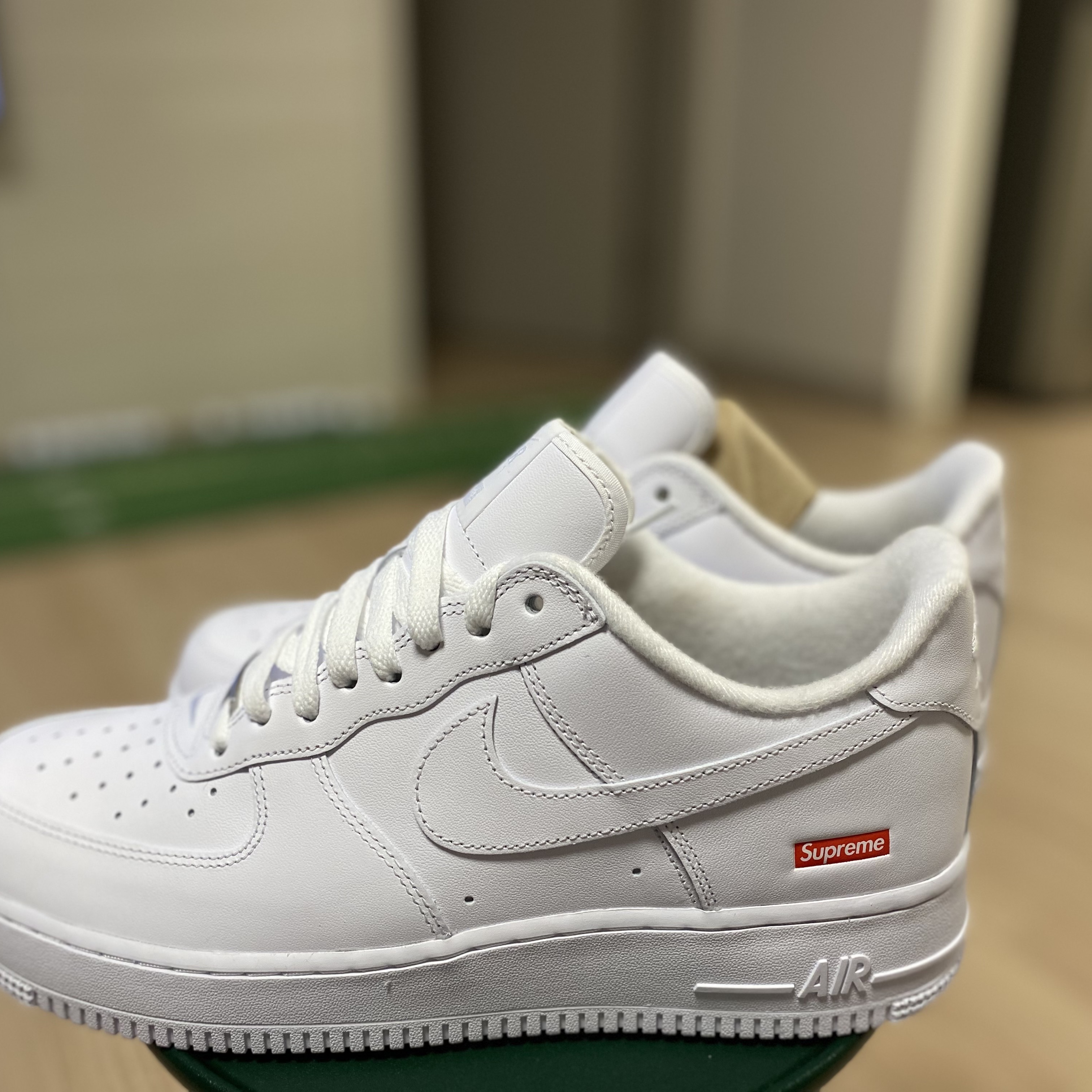 Nike x Supreme Air Force 1 Low White 착용 스타일
