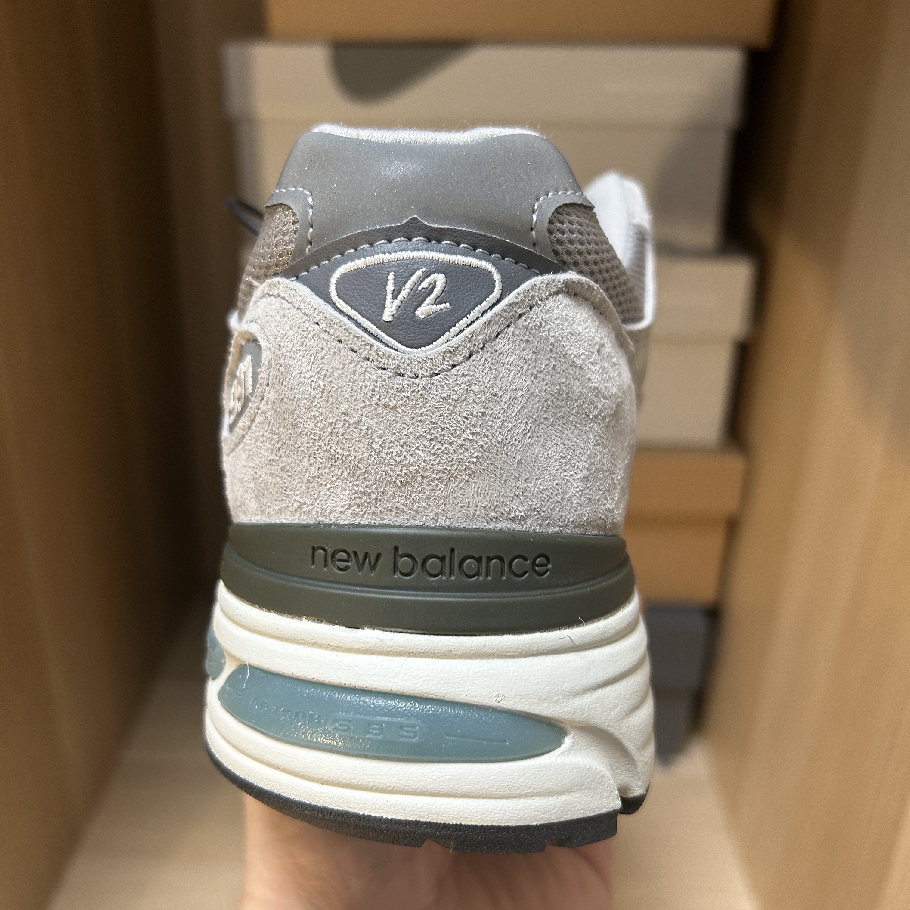 New Balance 991v2 Made in UK Rock Ridge Alloy Silver 착용 스타일 - 3