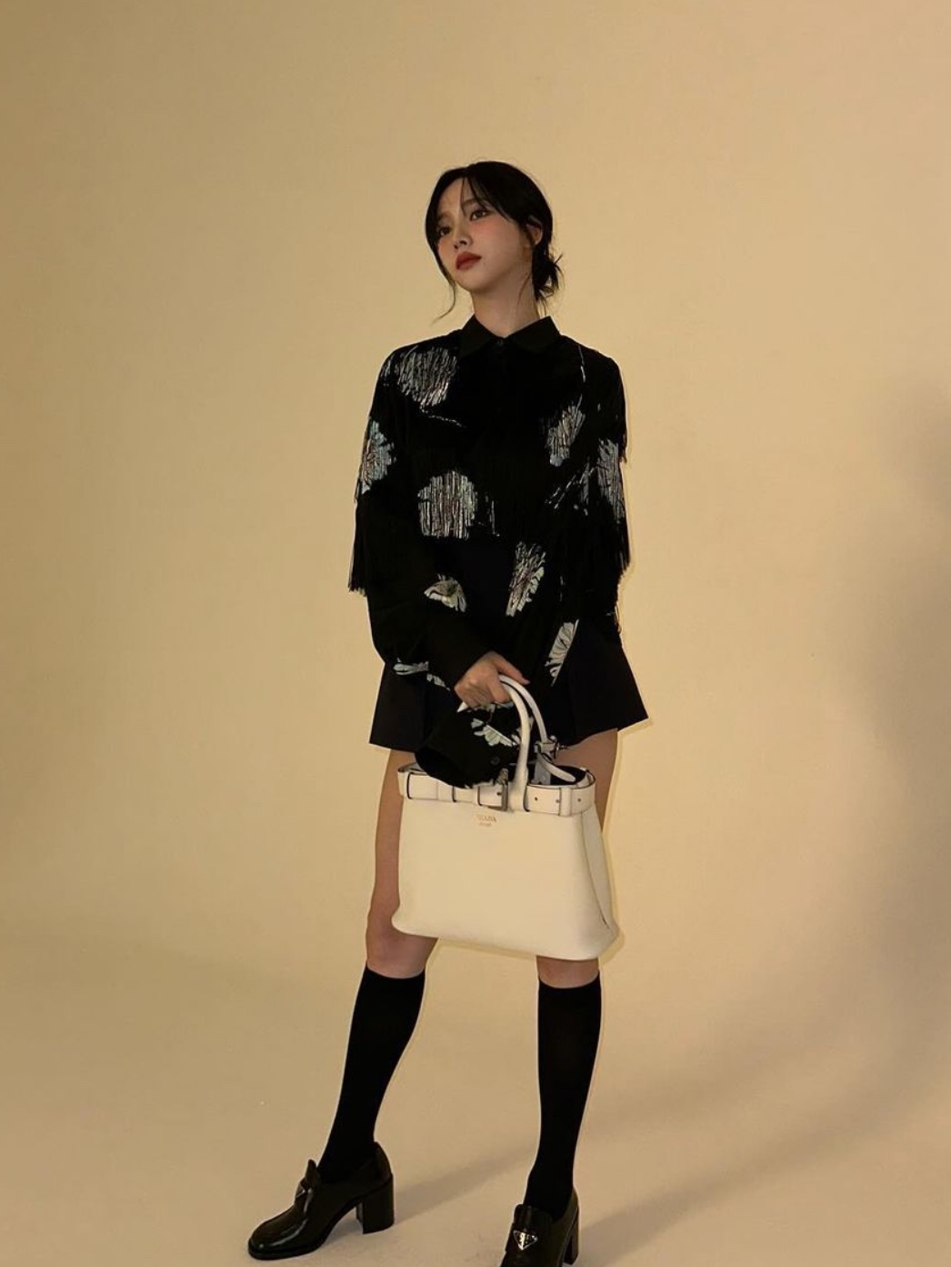 (W) Prada Brushed Leather High-Heel Loafers Black 착용 스타일