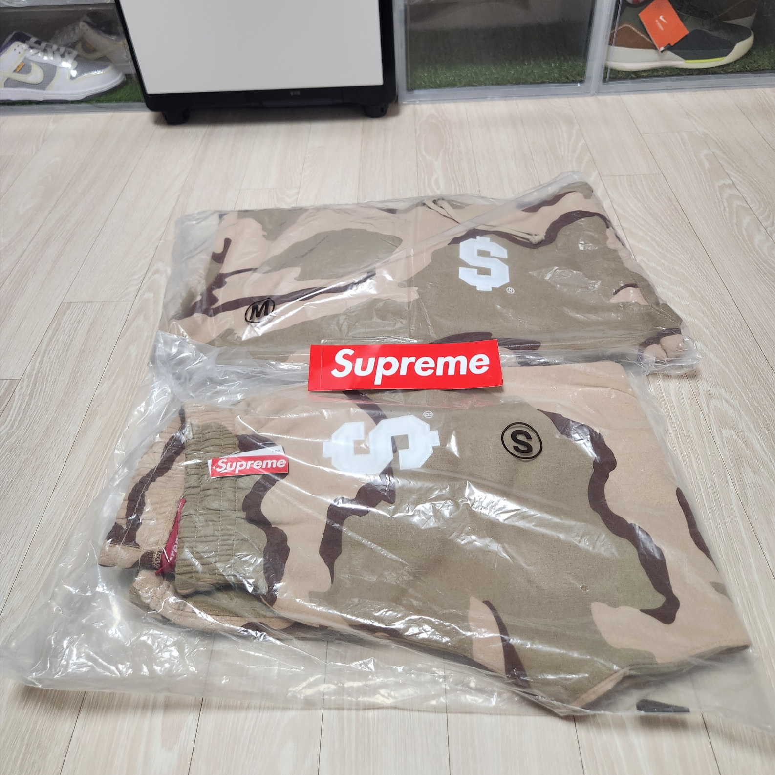 Supreme $ Hooded Sweatshirt Desert Camo - 24SS, Supreme $ Sweatpant Desert Camo - 24SS 착용 스타일 - 5
