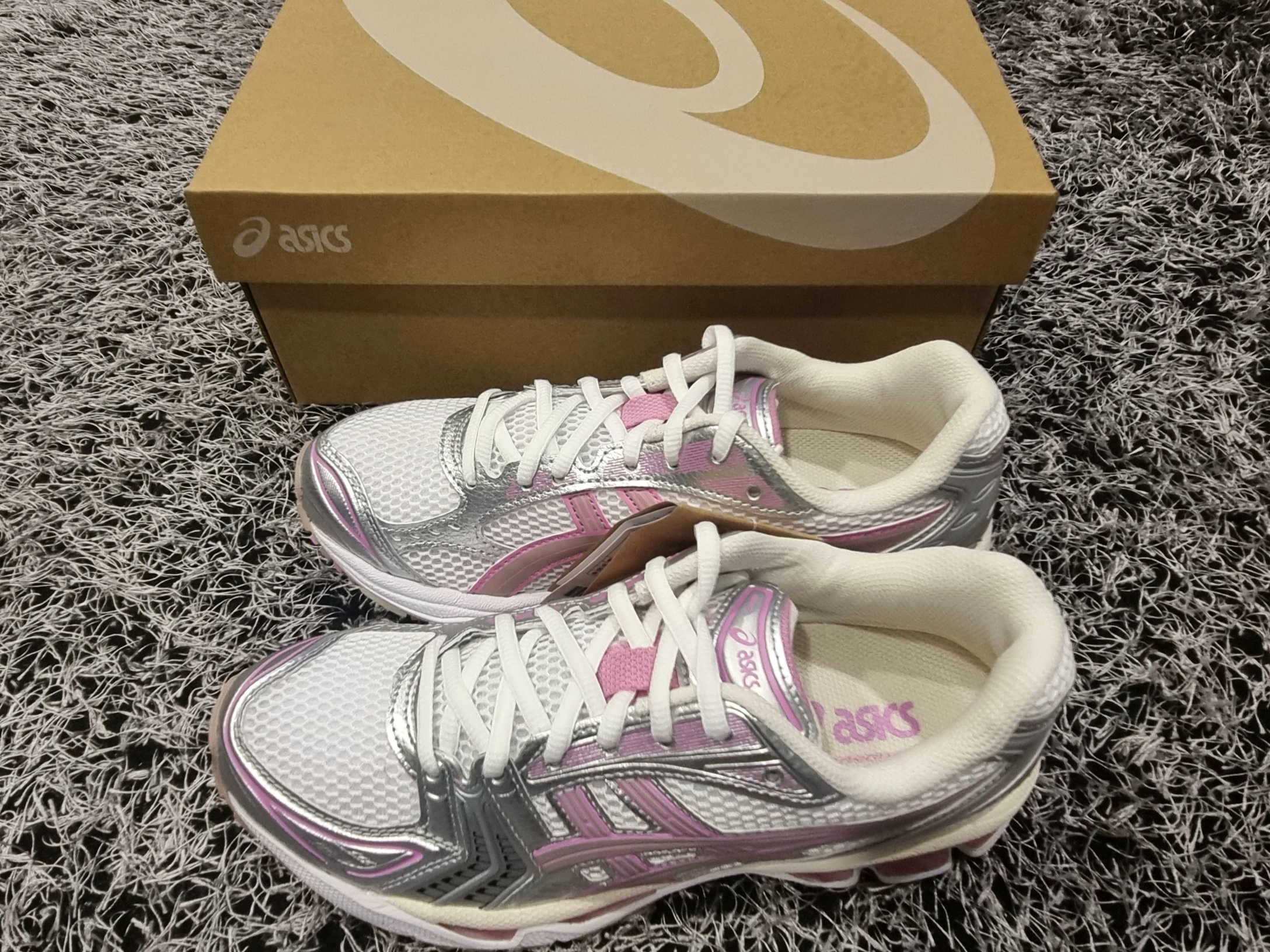Asics Unlimited Gel-Kayano 14 White Fawn 착용 스타일 - 7