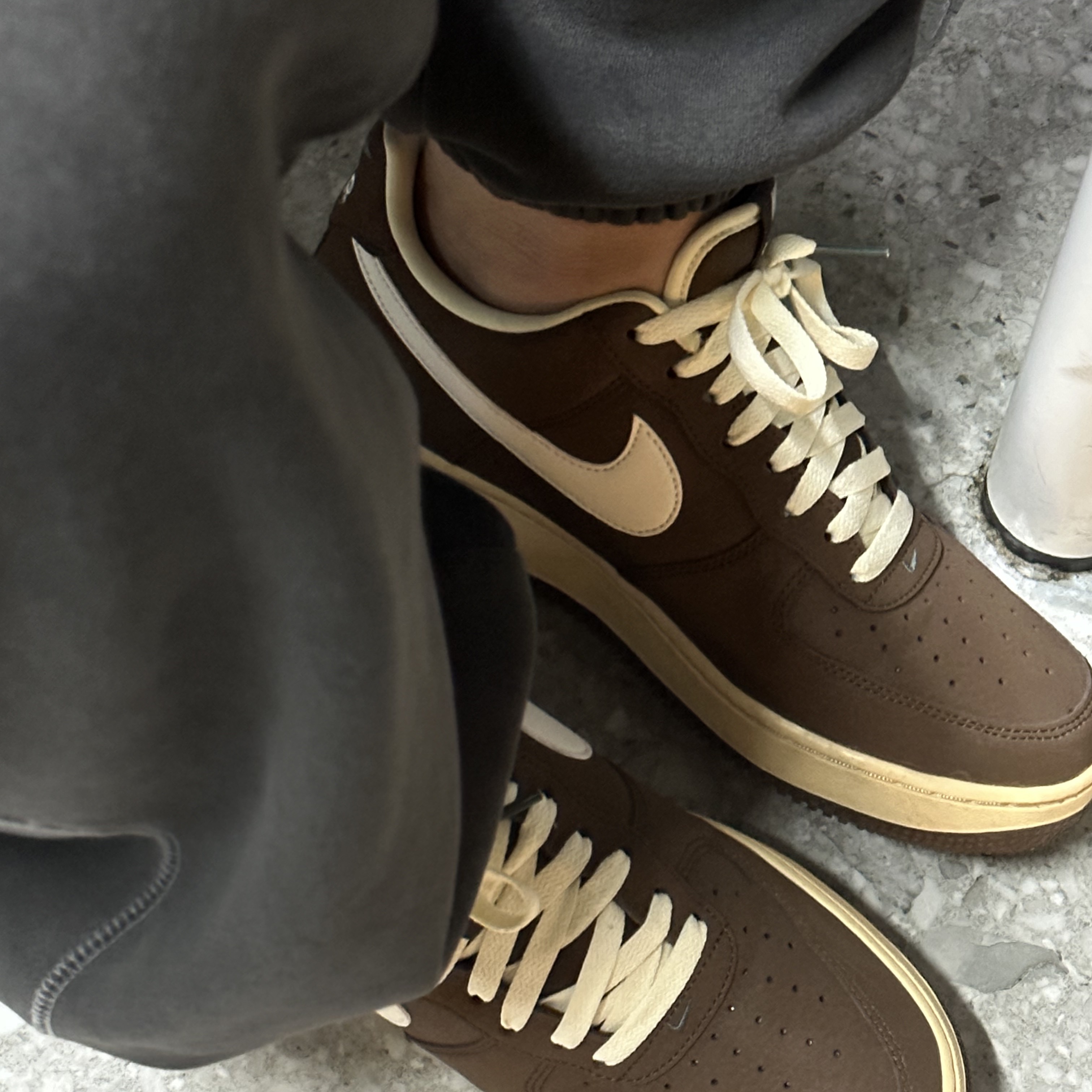 Nike Air Force 1 '07 Cacao Wow Coconut Milk 착용 스타일 - 1