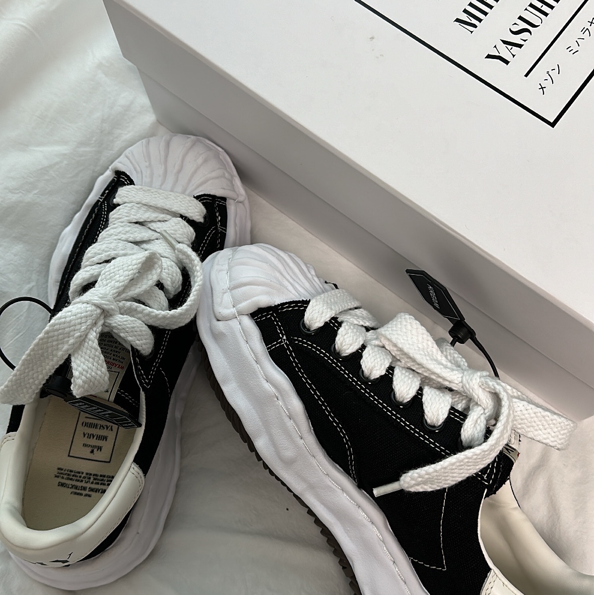 Maison Mihara Yasuhiro Blakey OG Sole Canvas Low-top Sneakers Black White 착용 스타일