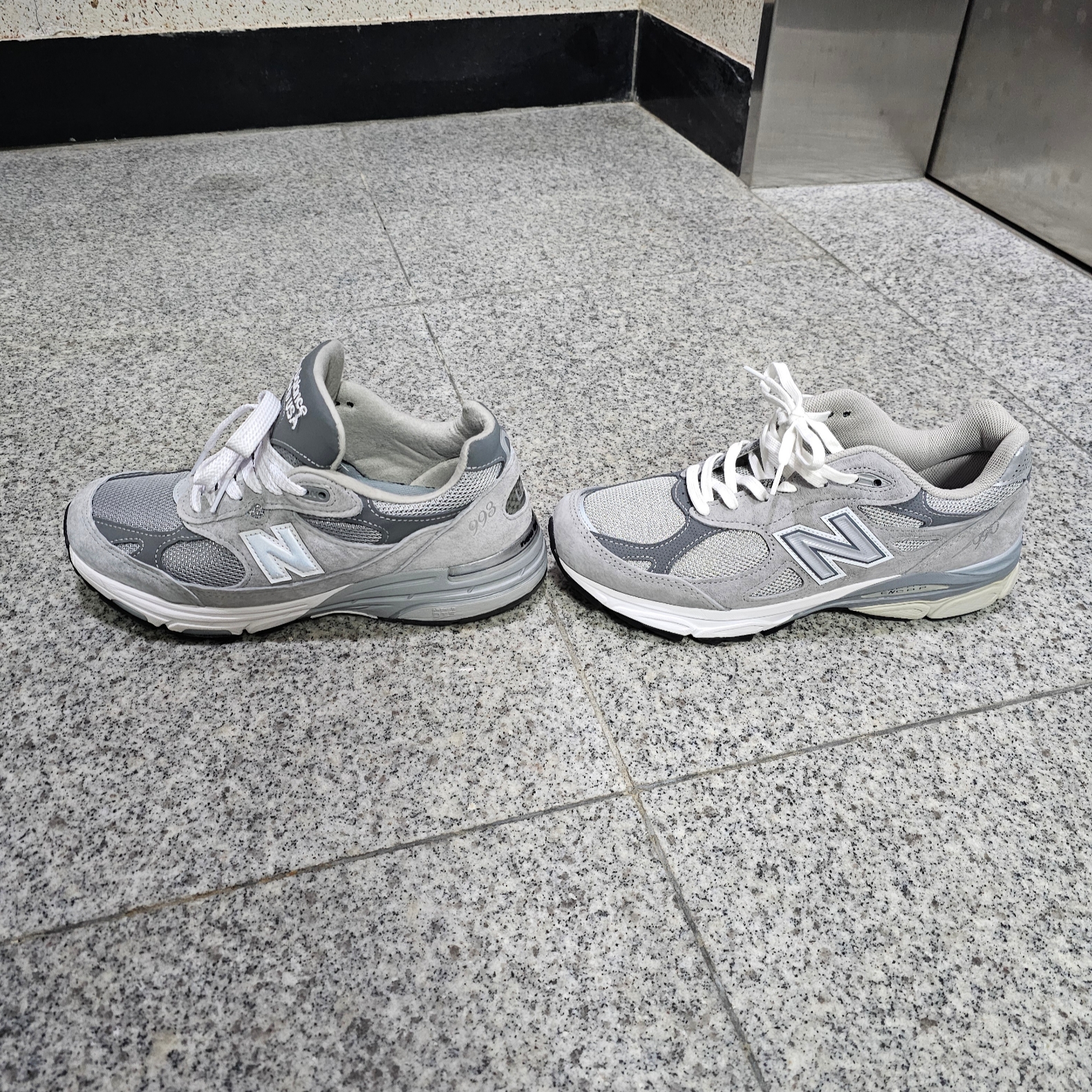 New Balance 990v3 Made in USA Grey - D Standard 착용 스타일 - 3
