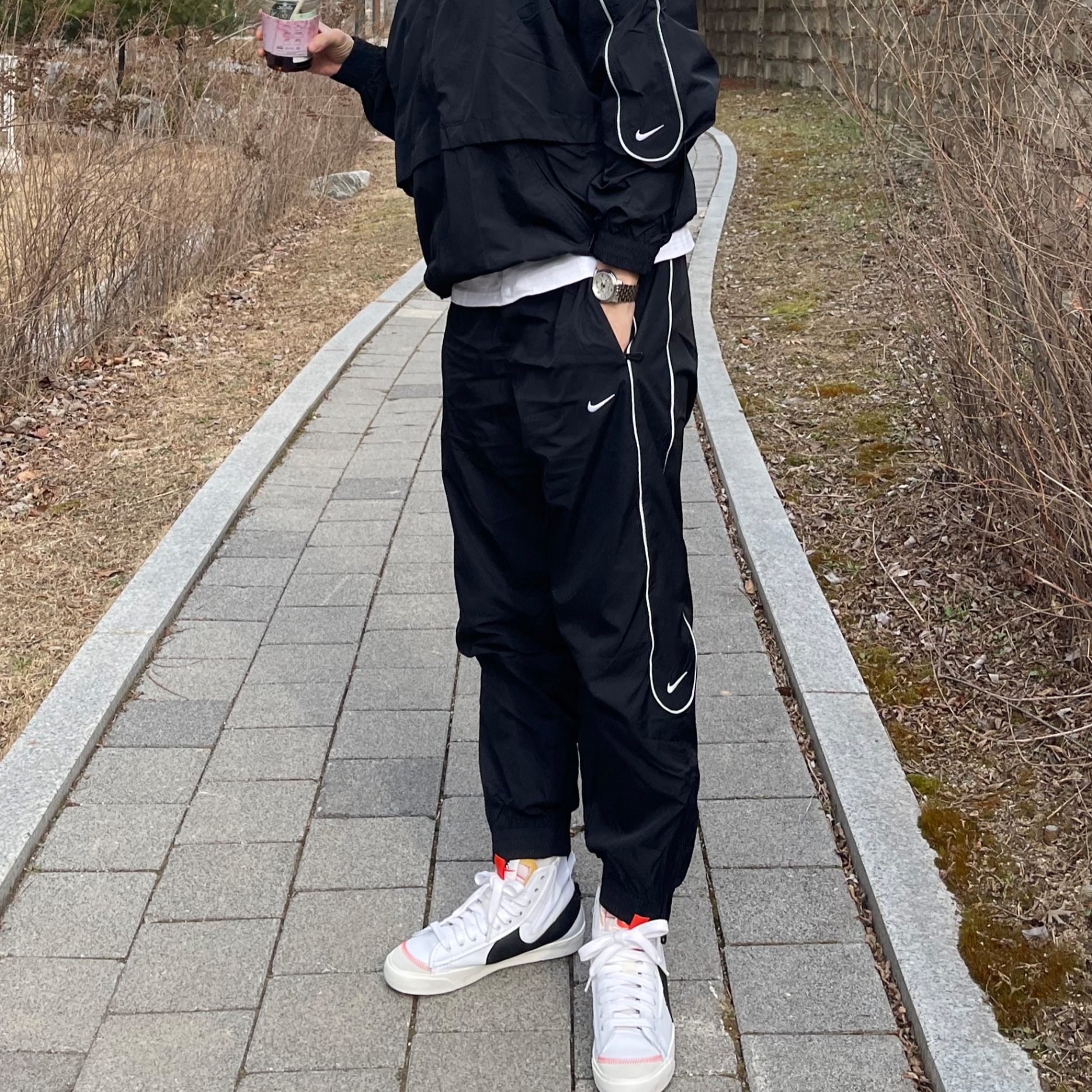 Nike NSW Solo Swoosh Woven Track Jacket Black - Asia, Nike Solo Swoosh Track Pants Black - Asia 착용 스타일 - 3