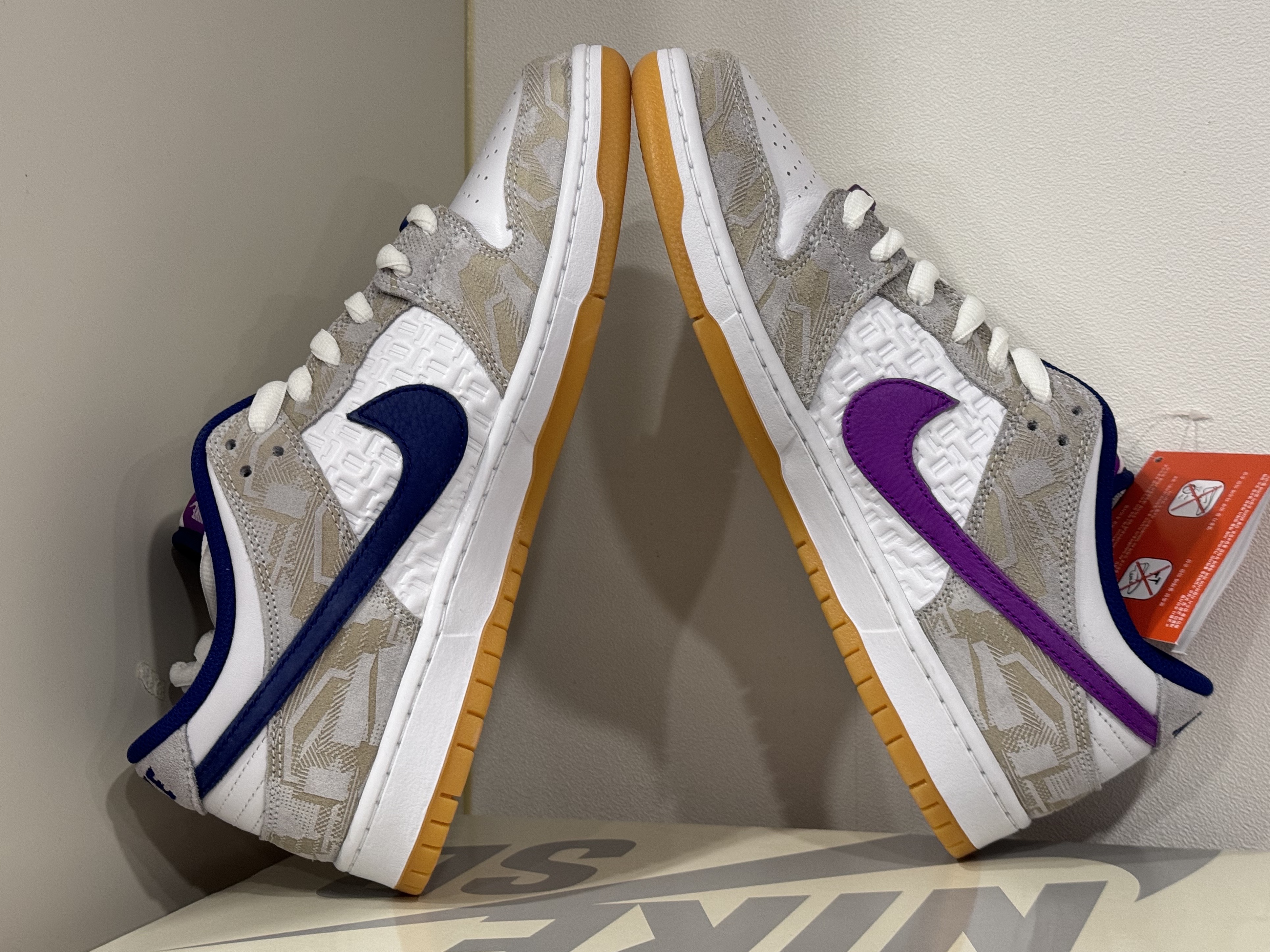Nike x Rayssa Leal SB Dunk Low PRM Pure Platinum Vivid Purple 착용 스타일 - 6