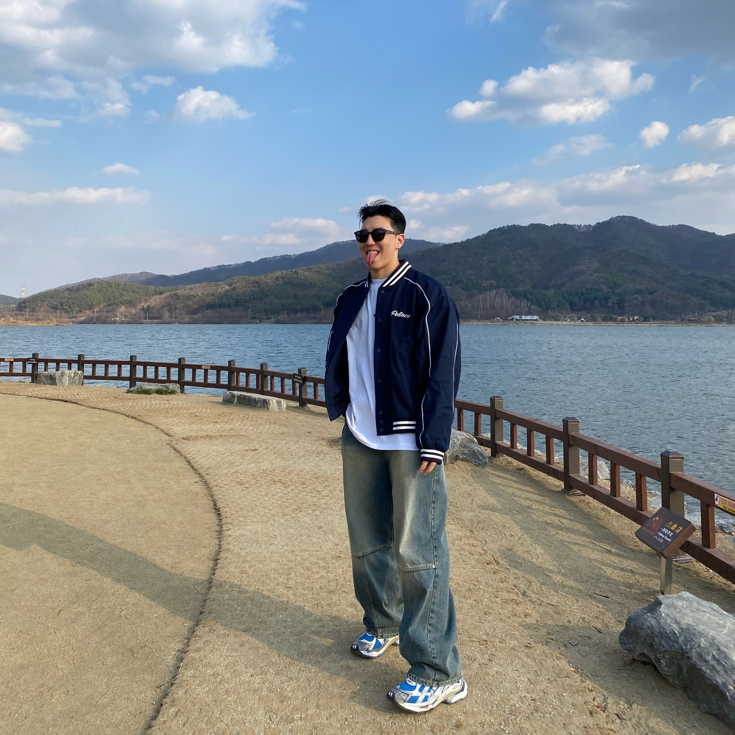 Palace Catch It Bomber Jacket Navy - 23SS, Balenciaga Runner Sneakers Blue White 착용 스타일 - 1