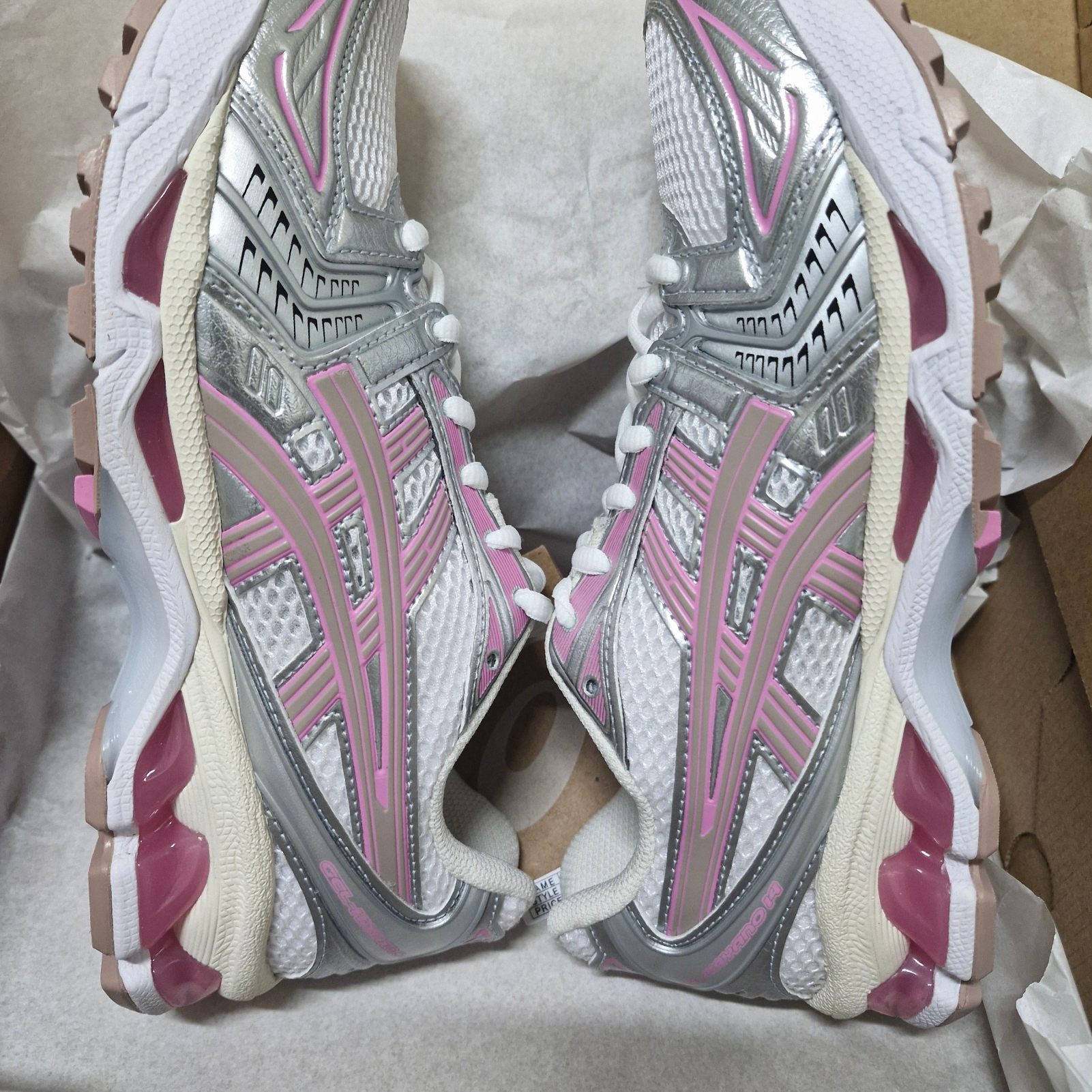 Asics Unlimited Gel-Kayano 14 White Fawn 착용 스타일 - 2