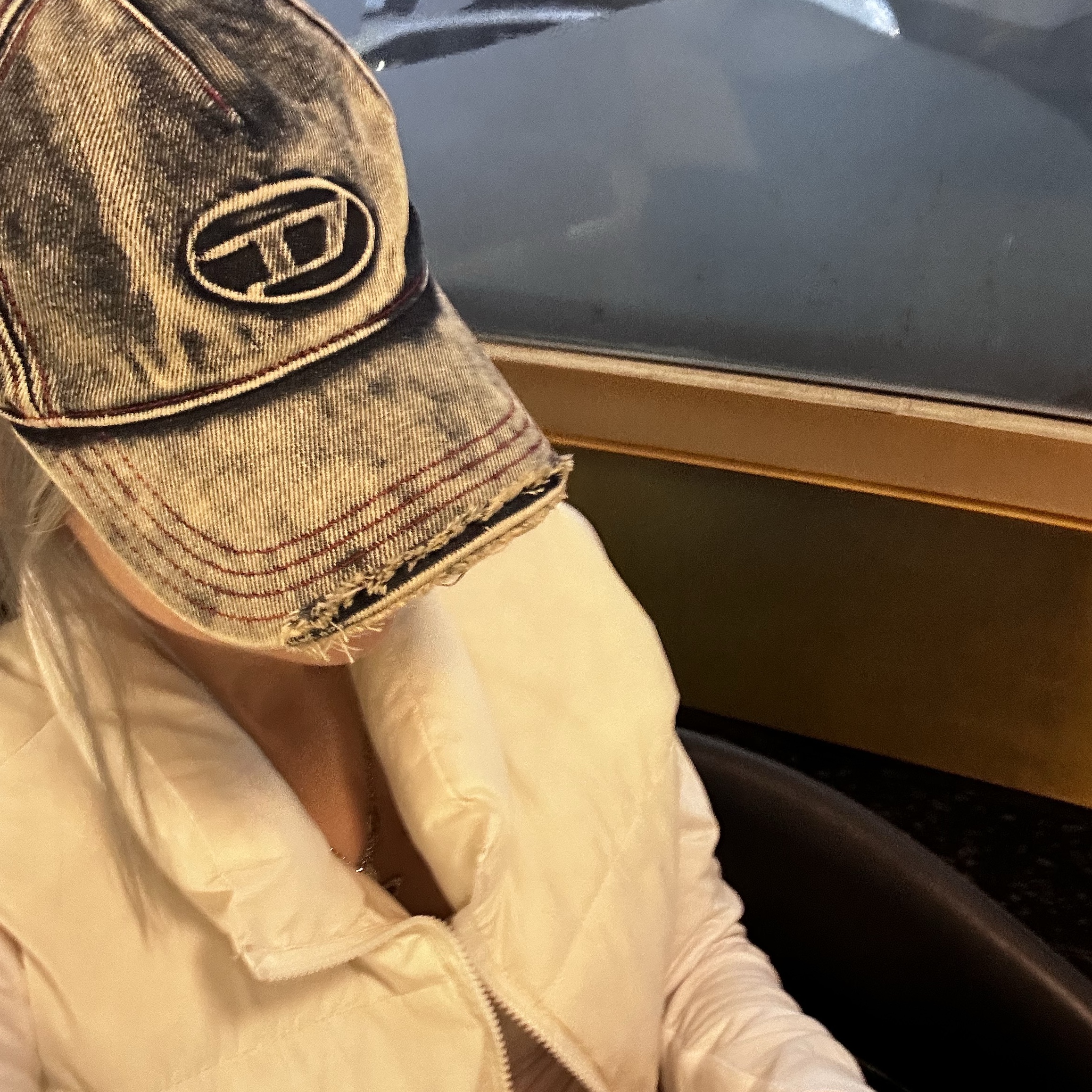 Diesel C-Seymon Treated Denim Baseball Cap Blue White 착용 스타일 - 2