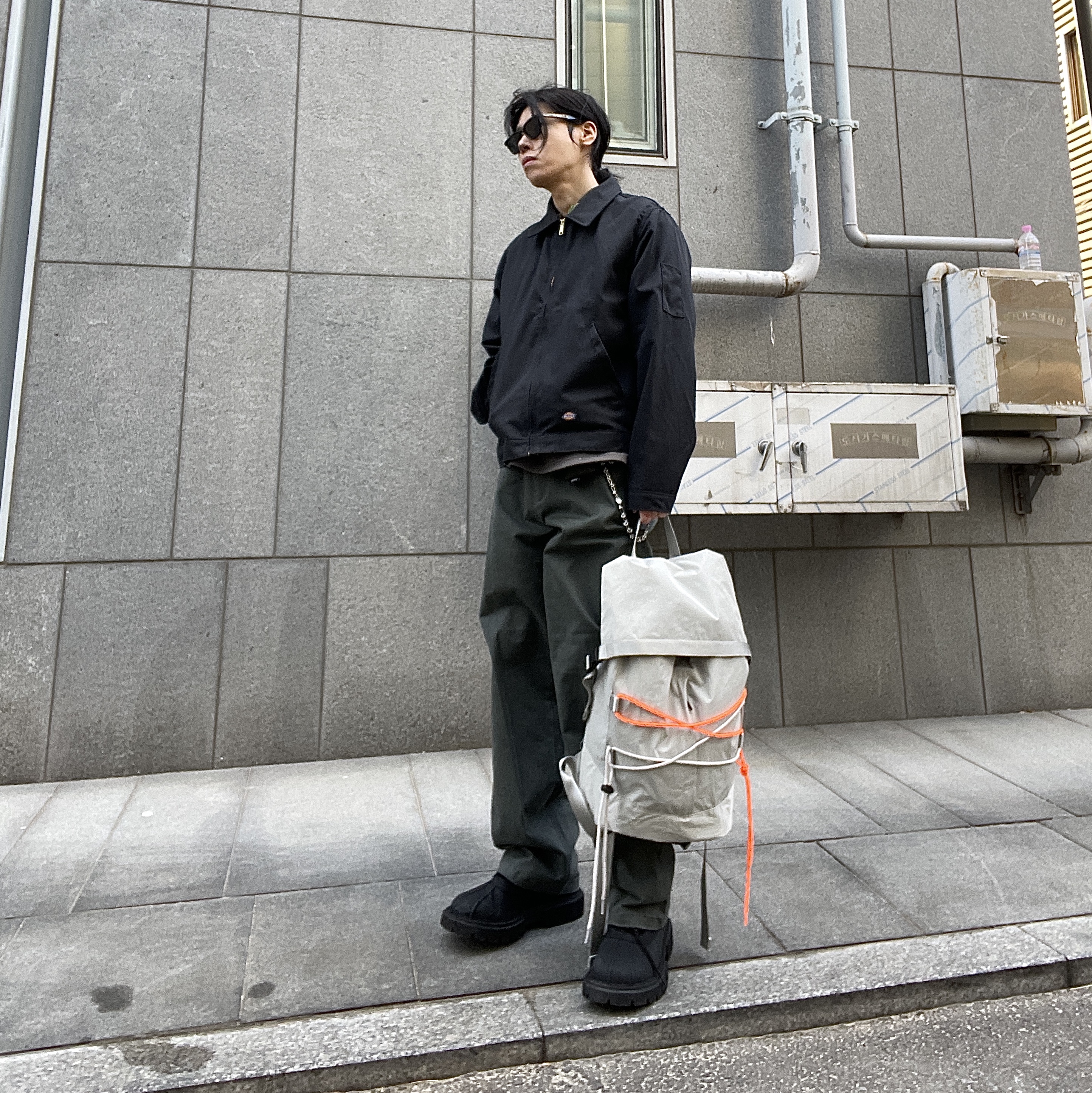 Gentle Monster x Maison Margiela MM007 Black Black, Dickies Unlined Eisenhower Jacket Regular Black 착용 스타일 - 1