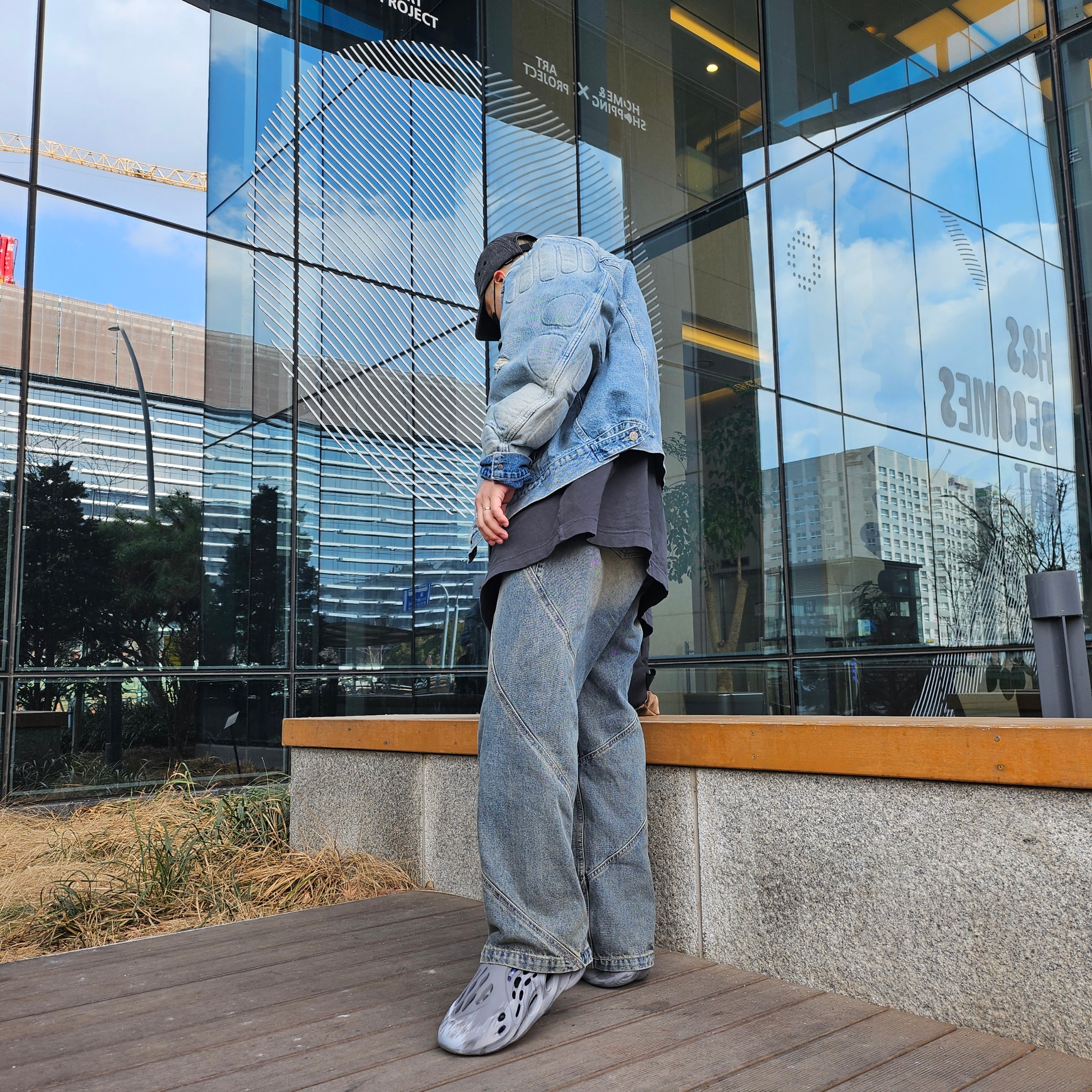 Yeezy Gap Engineered By Balenciaga Padded Denim Jacket Blue, Supreme Denim Camp Cap Black - 24SS 착용 스타일 - 1
