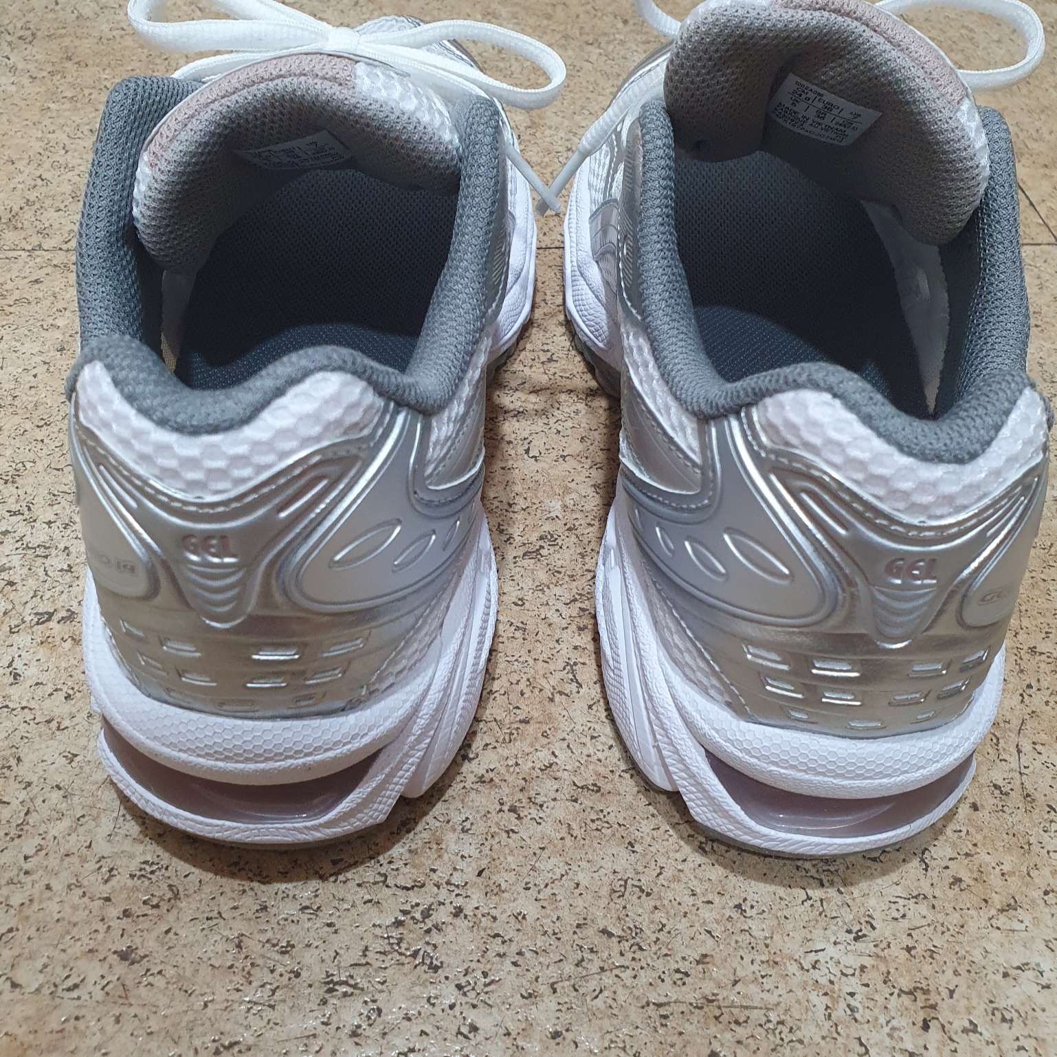 (W) Asics Gel-Kayano 14 White Moonrock 착용 스타일 - 1