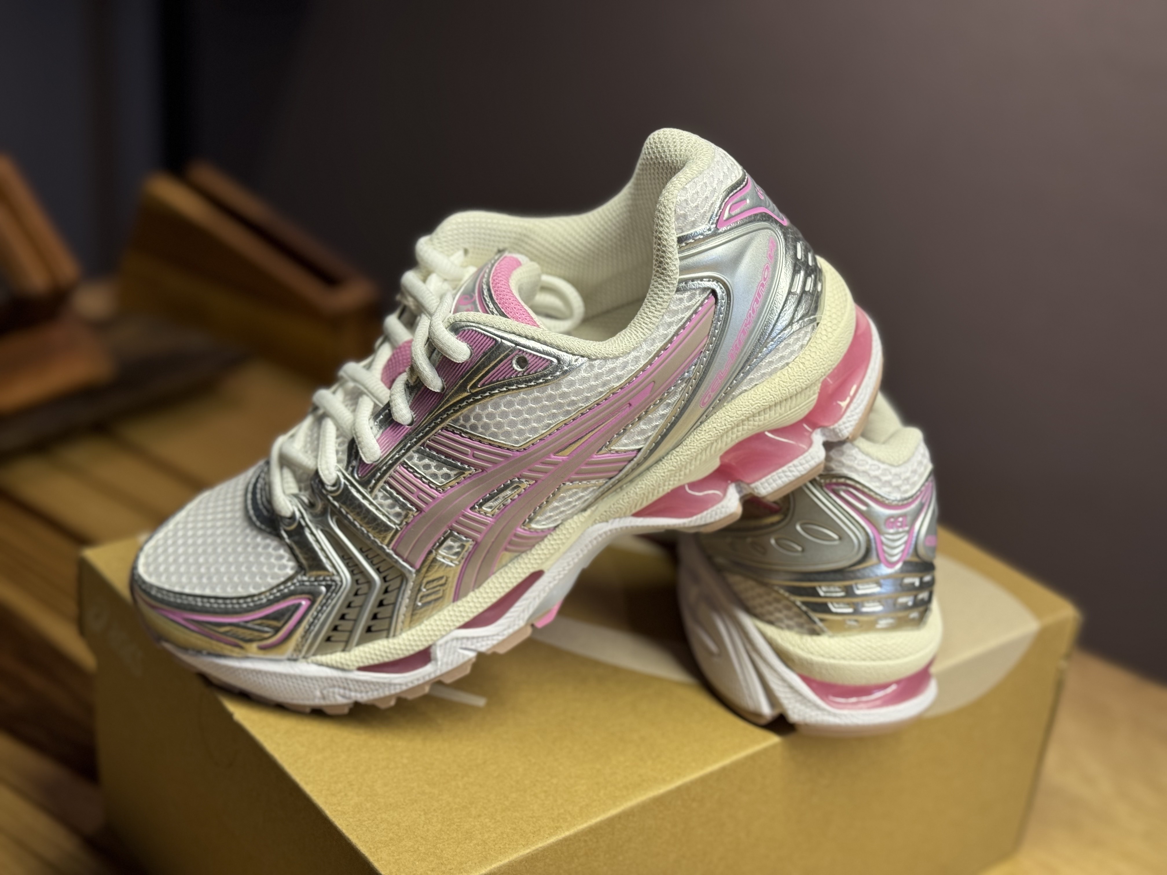 Asics Unlimited Gel-Kayano 14 White Fawn 착용 스타일 - 1