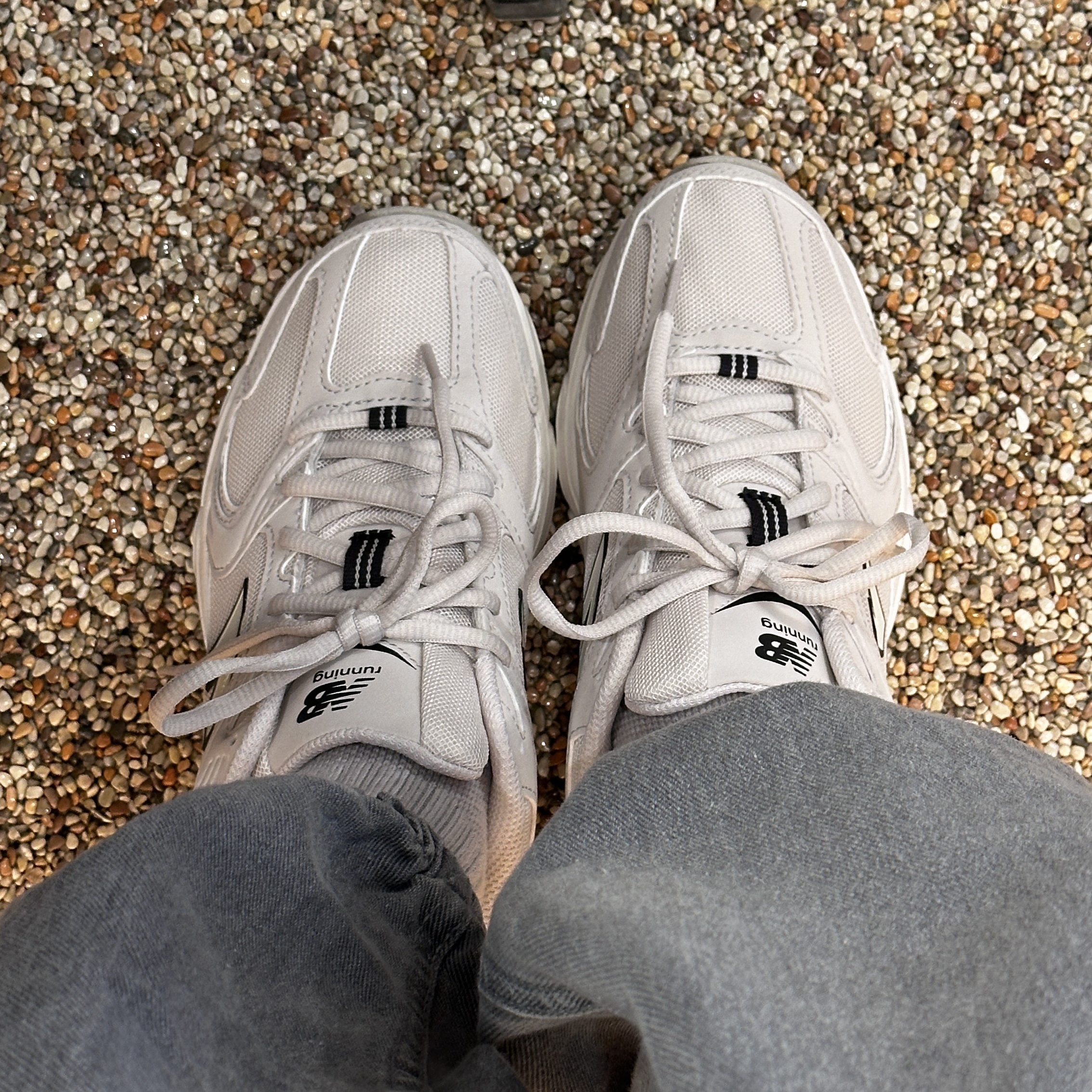 New Balance 530 Ivory 착용 스타일