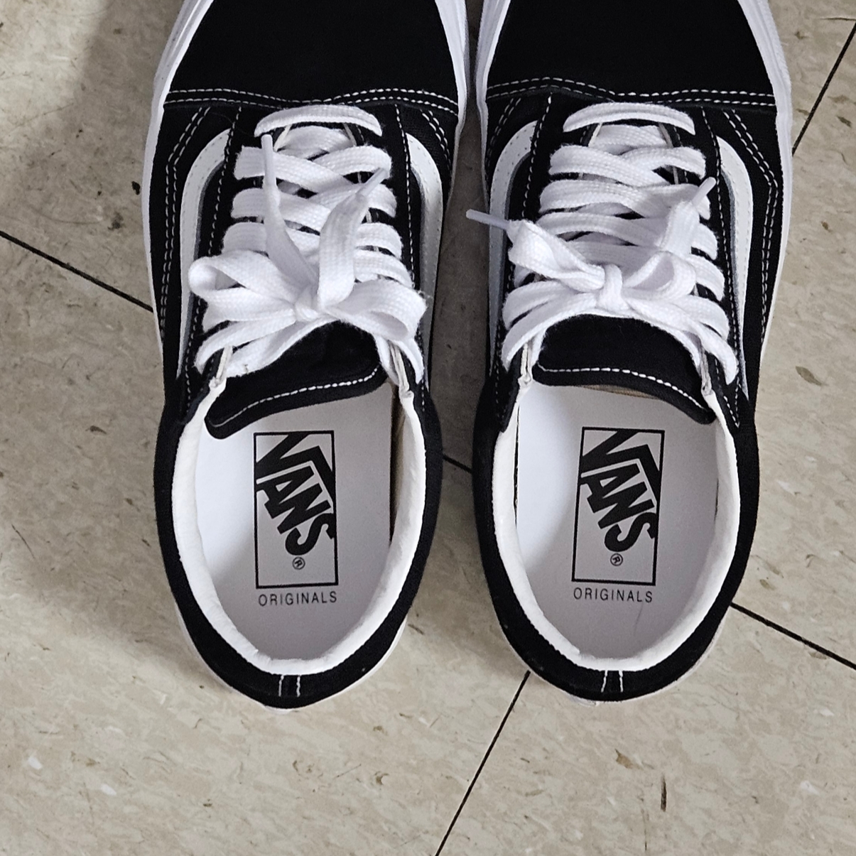 Vans Vault OG Old Skool LX Black 착용 스타일 - 2