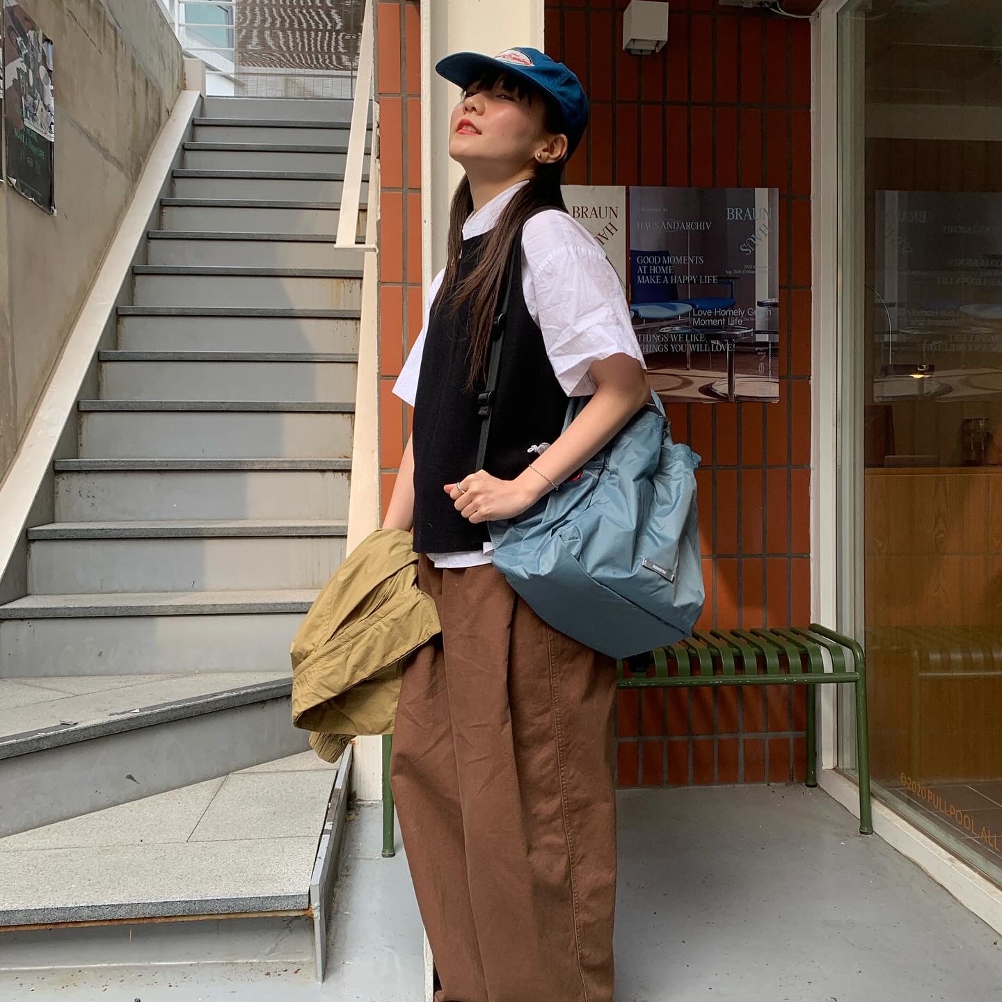 RAWROW Travel String Backpack Mini 720 Sage Blue 착용 스타일 - 2