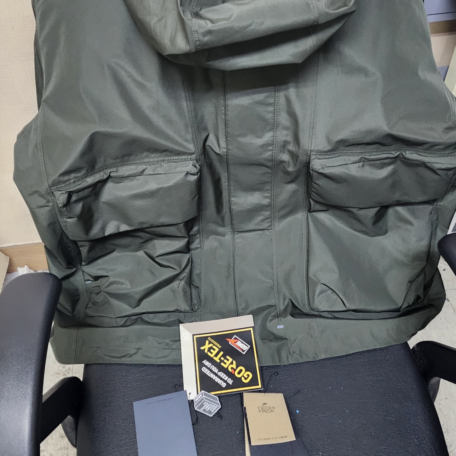 Nike NSW Storm-FIT ADV Tech Pack Gore-Tex Hooded Jacket Sequoia - Asia 착용 스타일 - 2