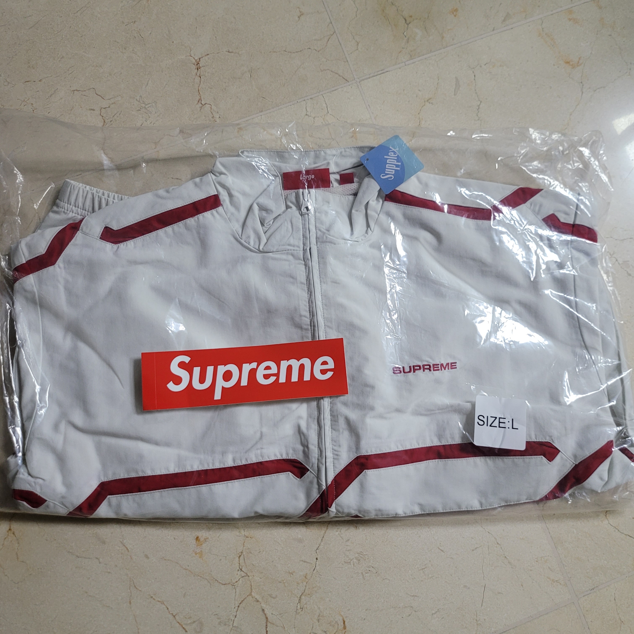 Supreme Inset Link Track Jacket Light Grey - 24SS 착용 스타일 - 3