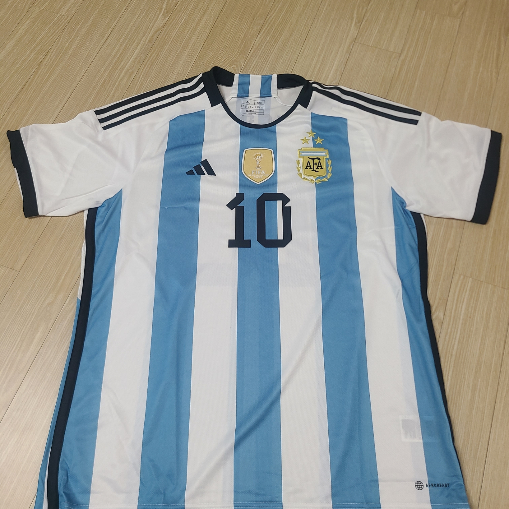 Adidas Argentina Home Jersey 2022 Winners 3-Star White Light Blue - US Sizing (Non Marking Ver.) 착용 스타일 - 1