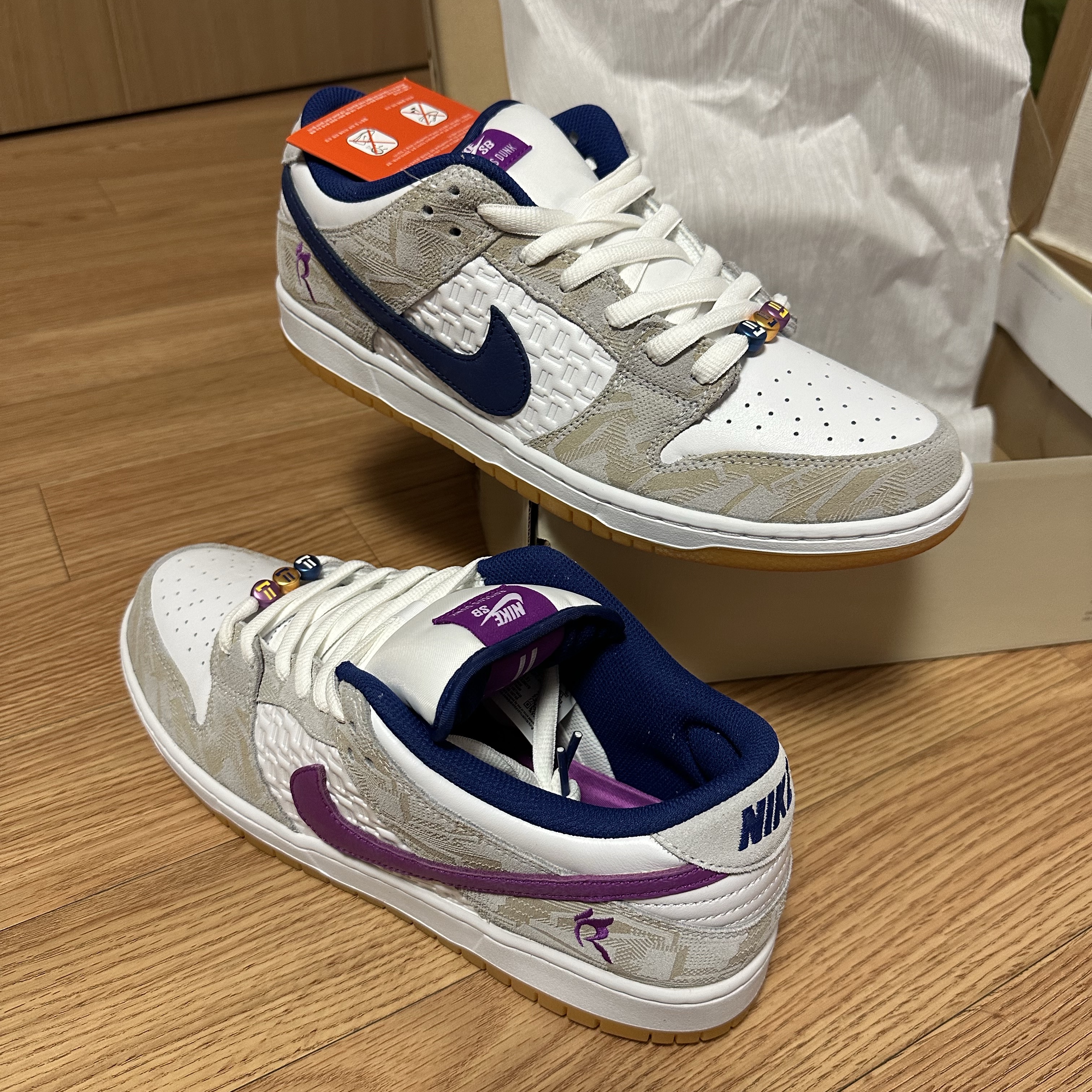 Nike x Rayssa Leal SB Dunk Low PRM Pure Platinum Vivid Purple 착용 스타일 - 3