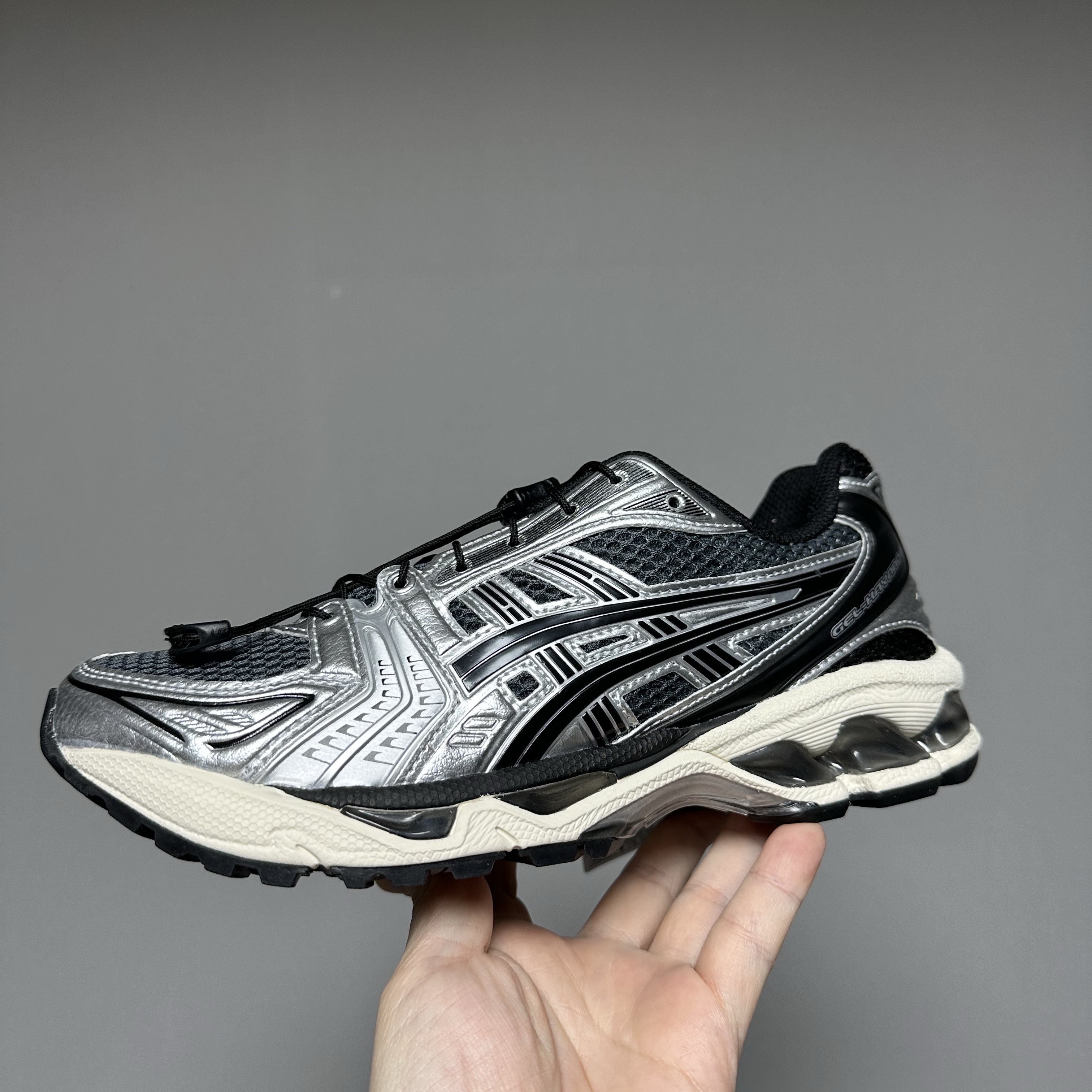Asics Unlimited Gel-Kayano 14 Carrier Grey Black 착용 스타일 - 1