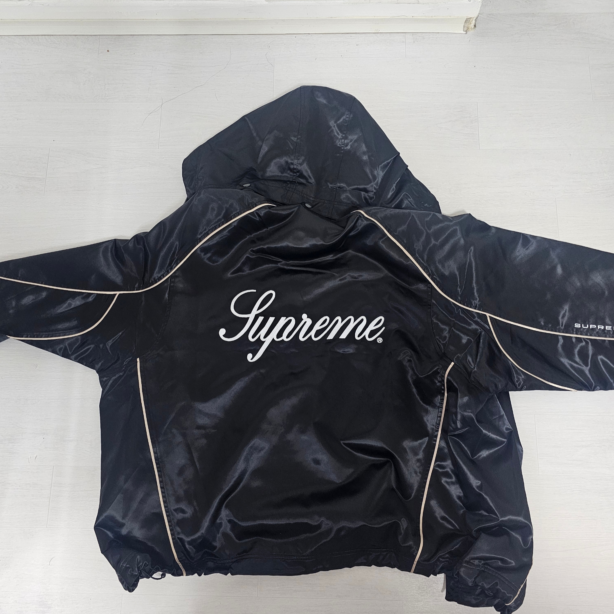 Supreme Satin Hooded Track Jacket Black - 24SS 착용 스타일 - 2