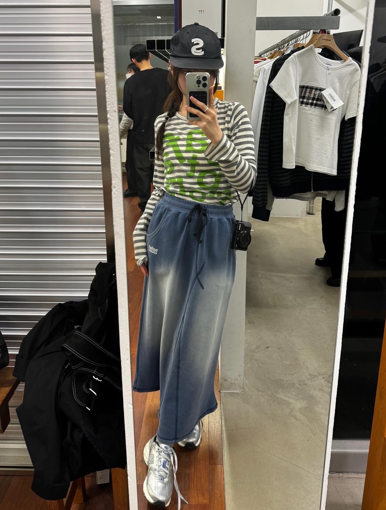 New Balance x Yeseyesee 530 Silver Royal Blue, [KREAM 단독] Safarispot Ticketing Stripe Border Tee Gray 착용 스타일 - 1
