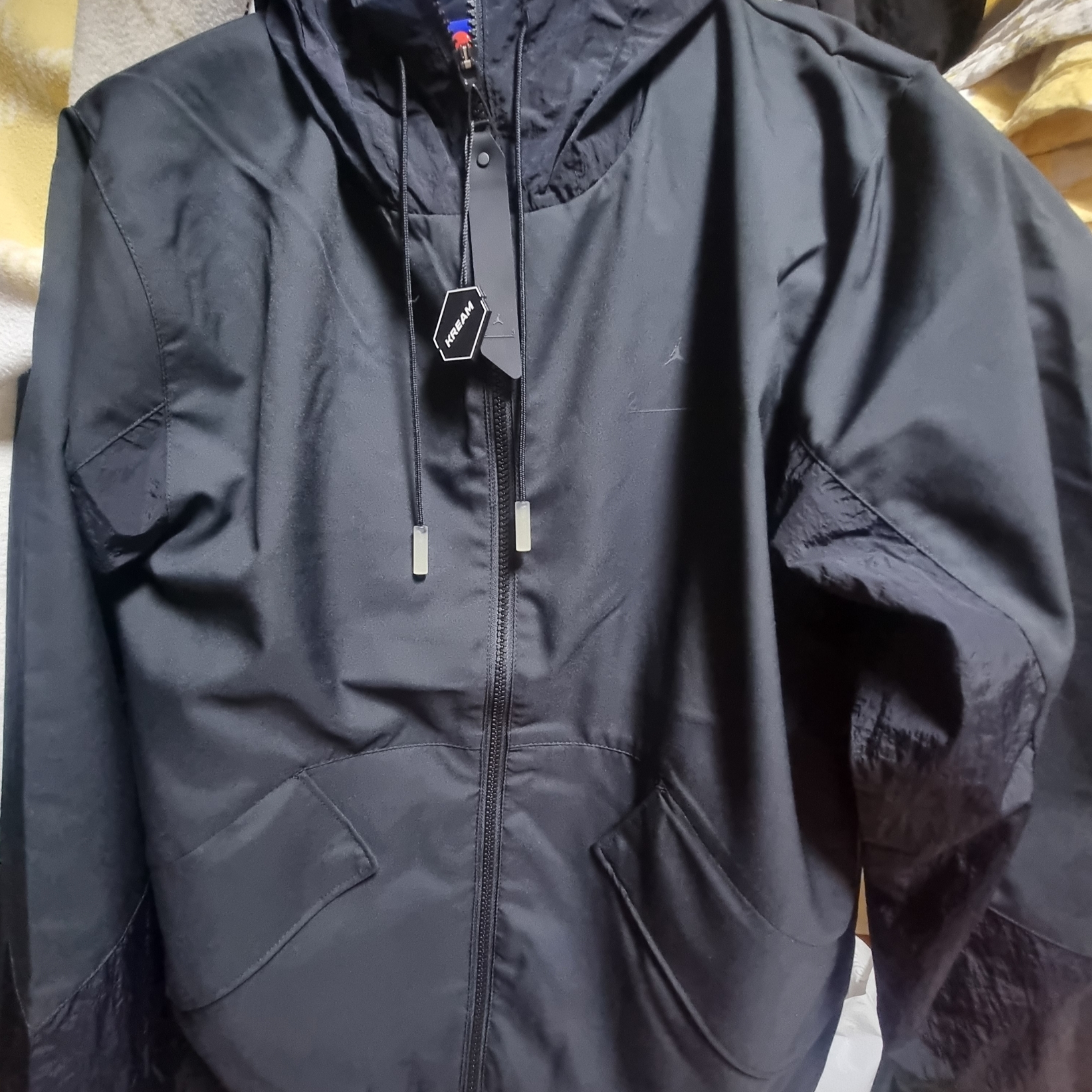 Nike Big Swoosh Full Zip Jacket Black Sail 착용 스타일