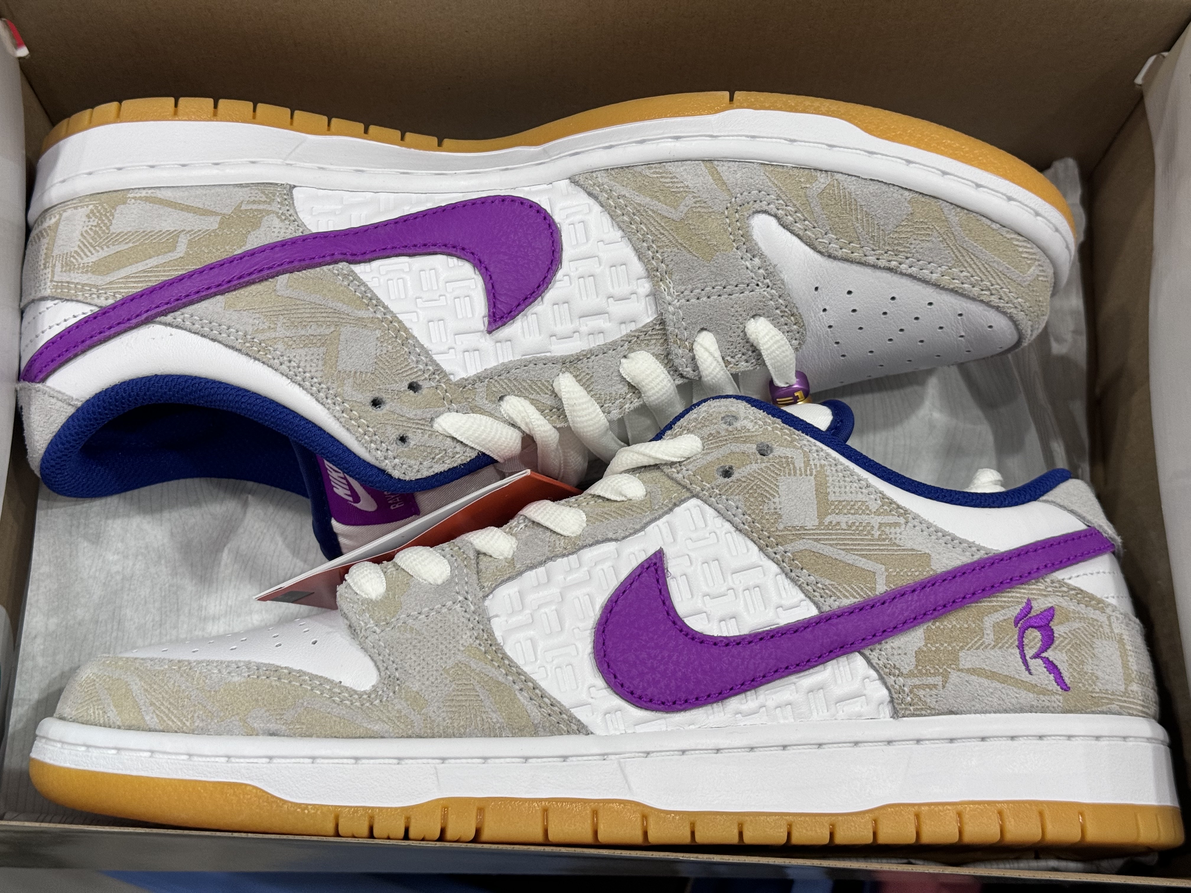 Nike x Rayssa Leal SB Dunk Low PRM Pure Platinum Vivid Purple 착용 스타일 - 2
