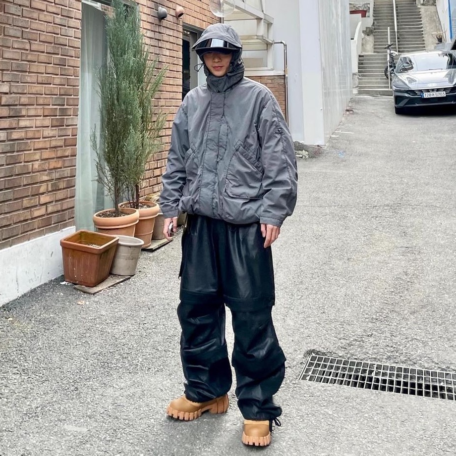 Farfromwhat Far Layered Work Pants Coated Black, Timberland x Humberto Leon 6 Inch Boot Wheat Nubuck - Medium 착용 스타일 - 1