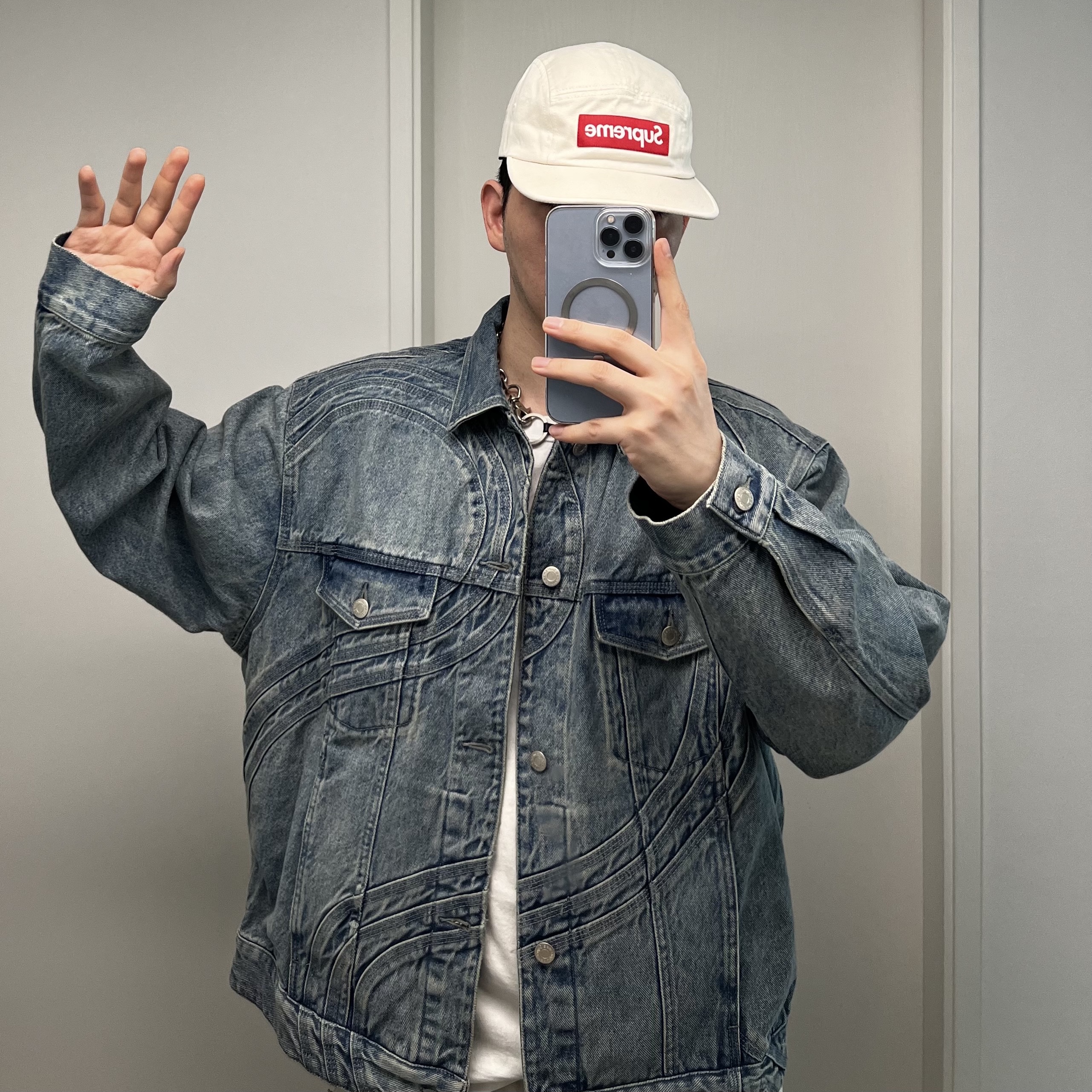 Supreme S Logo Denim Trucker Jacket Washed Blue - 24SS 착용 스타일 - 1