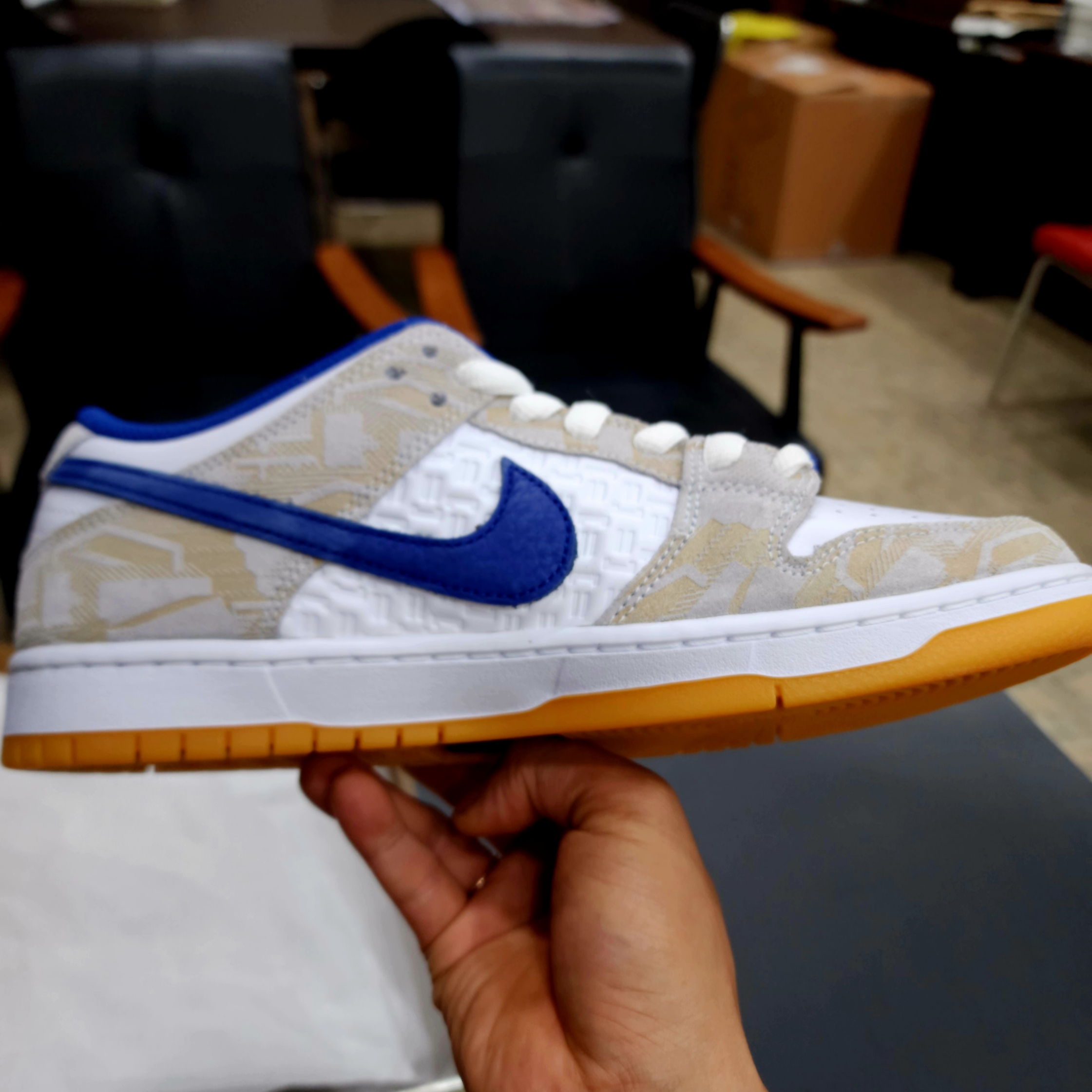 Nike x Rayssa Leal SB Dunk Low PRM Pure Platinum Vivid Purple 착용 스타일 - 3