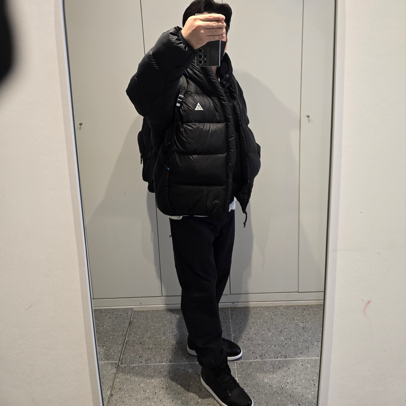 Nike ACG Trail Pants Black Anthracite - Asia, Nike ACG Therma-Fit Pullover Fleece Hoodie Black - Asia 착용 스타일 - 2