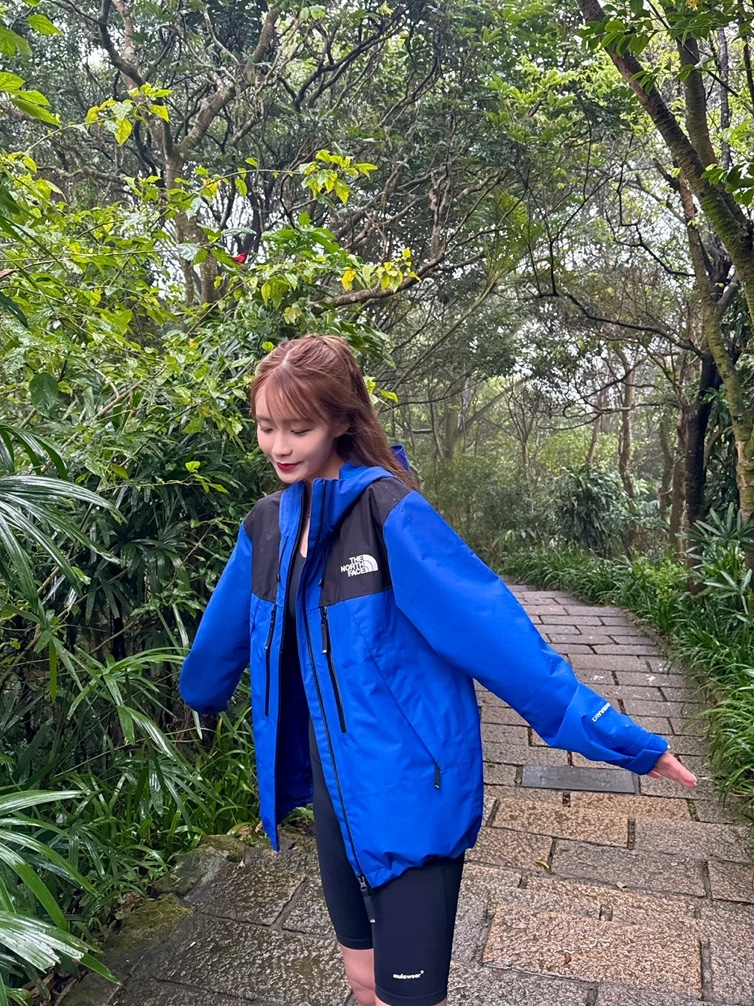 The North Face White Label Mountain Peak Jacket Royal Blue 착용 스타일 - 3