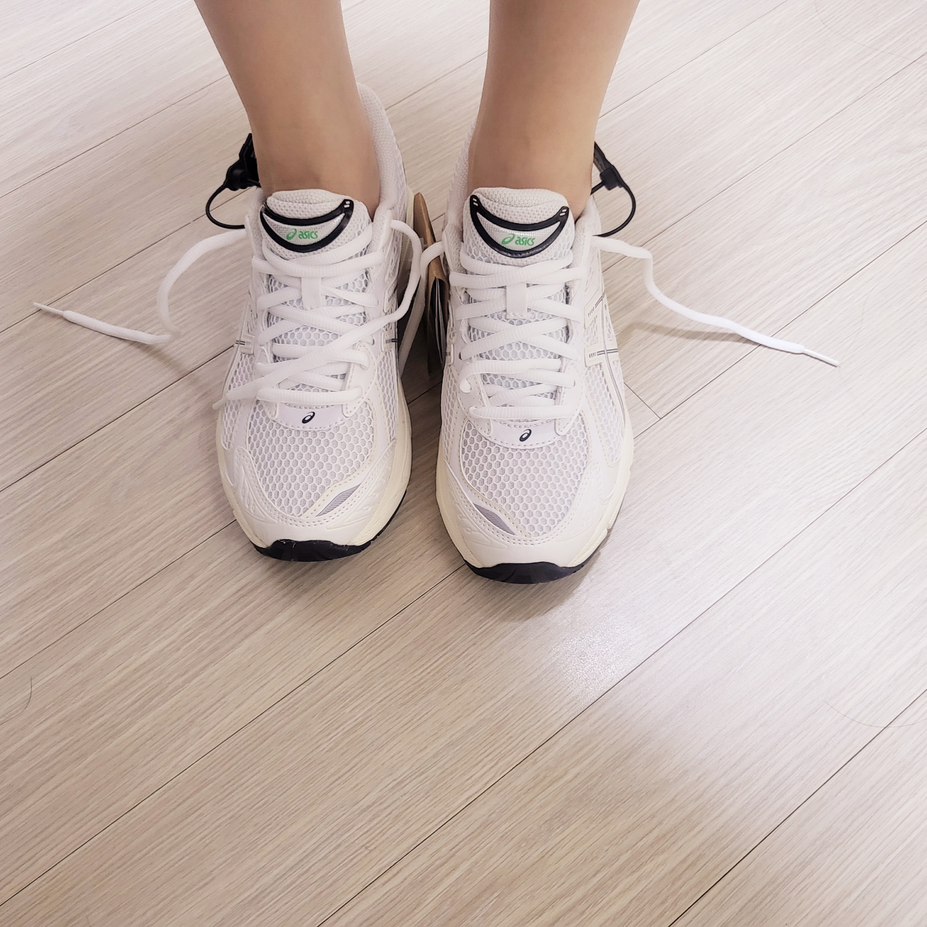 Asics GT-2160 White Black 착용 스타일 - 1