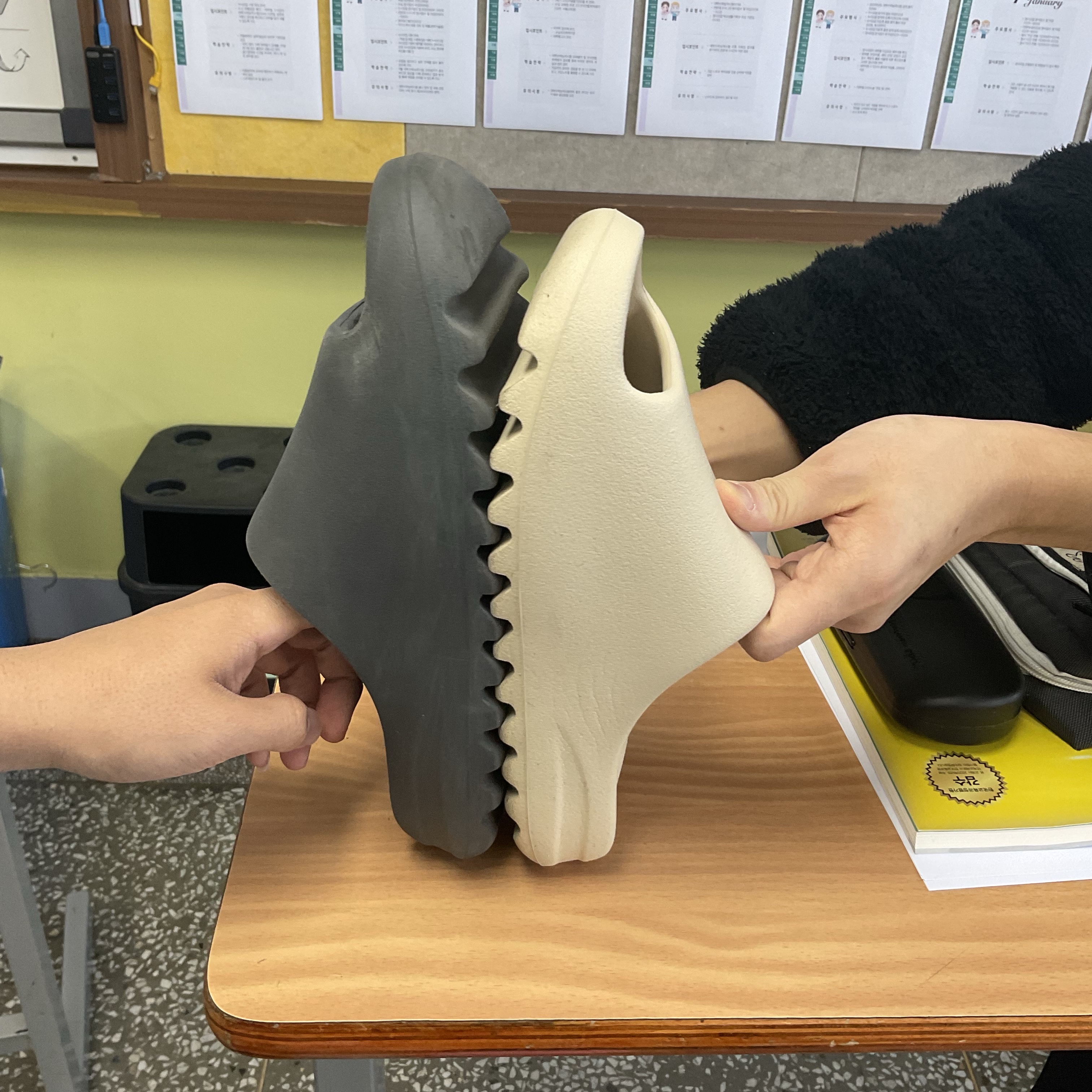 Adidas Yeezy Slide Bone 2022/2023 착용 스타일