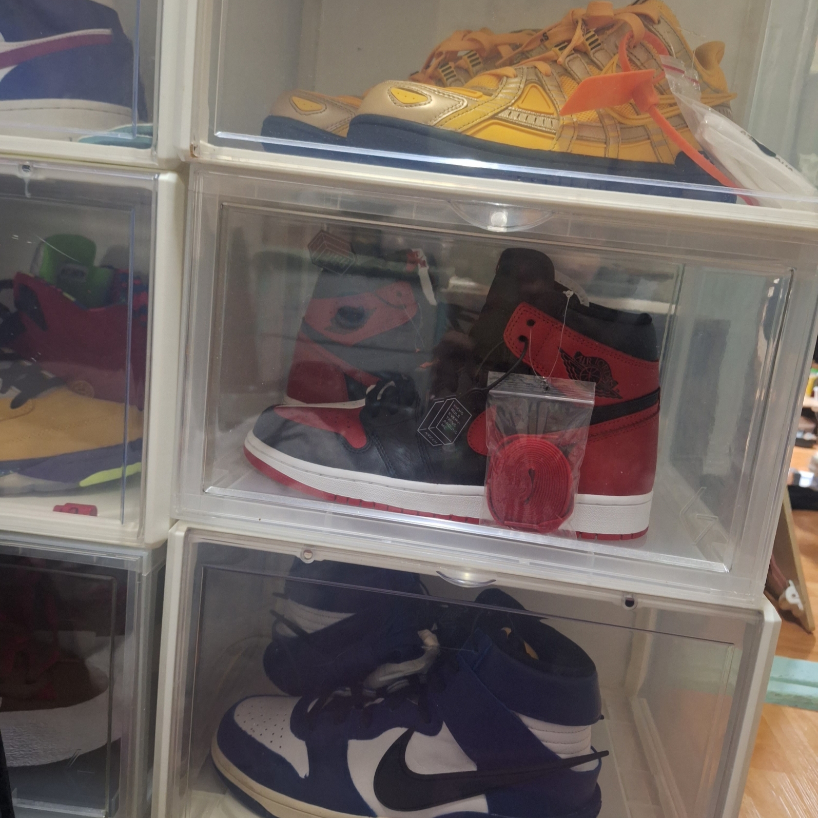 Nike x Sacai Blazer Low British Tan, Nike x Off-White Air Force 1 Mid SP Black 착용 스타일 - 1