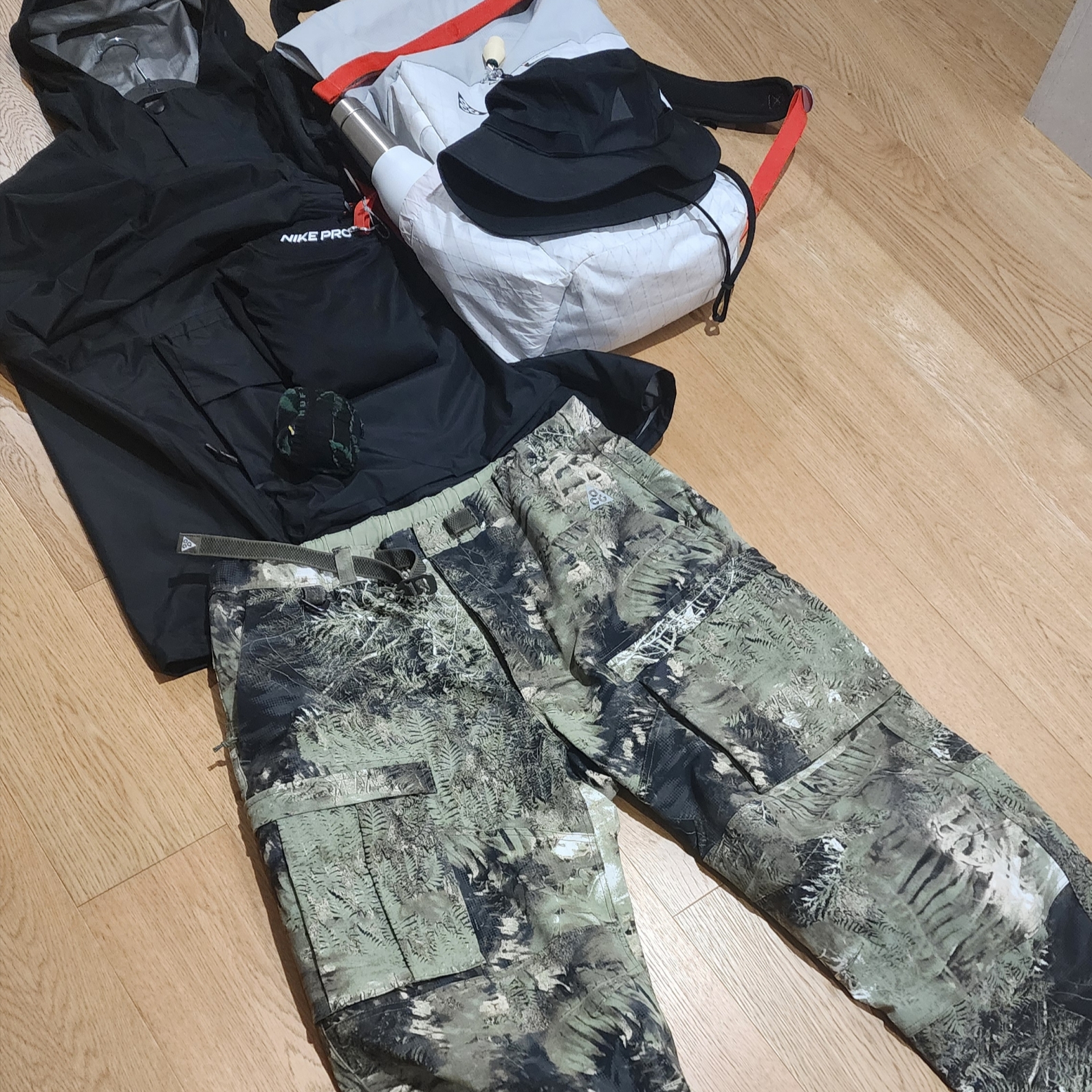 Nike NSW Storm-FIT ADV Tech Pack Gore-Tex Hooded Jacket Sequoia - Asia 착용 스타일 - 1