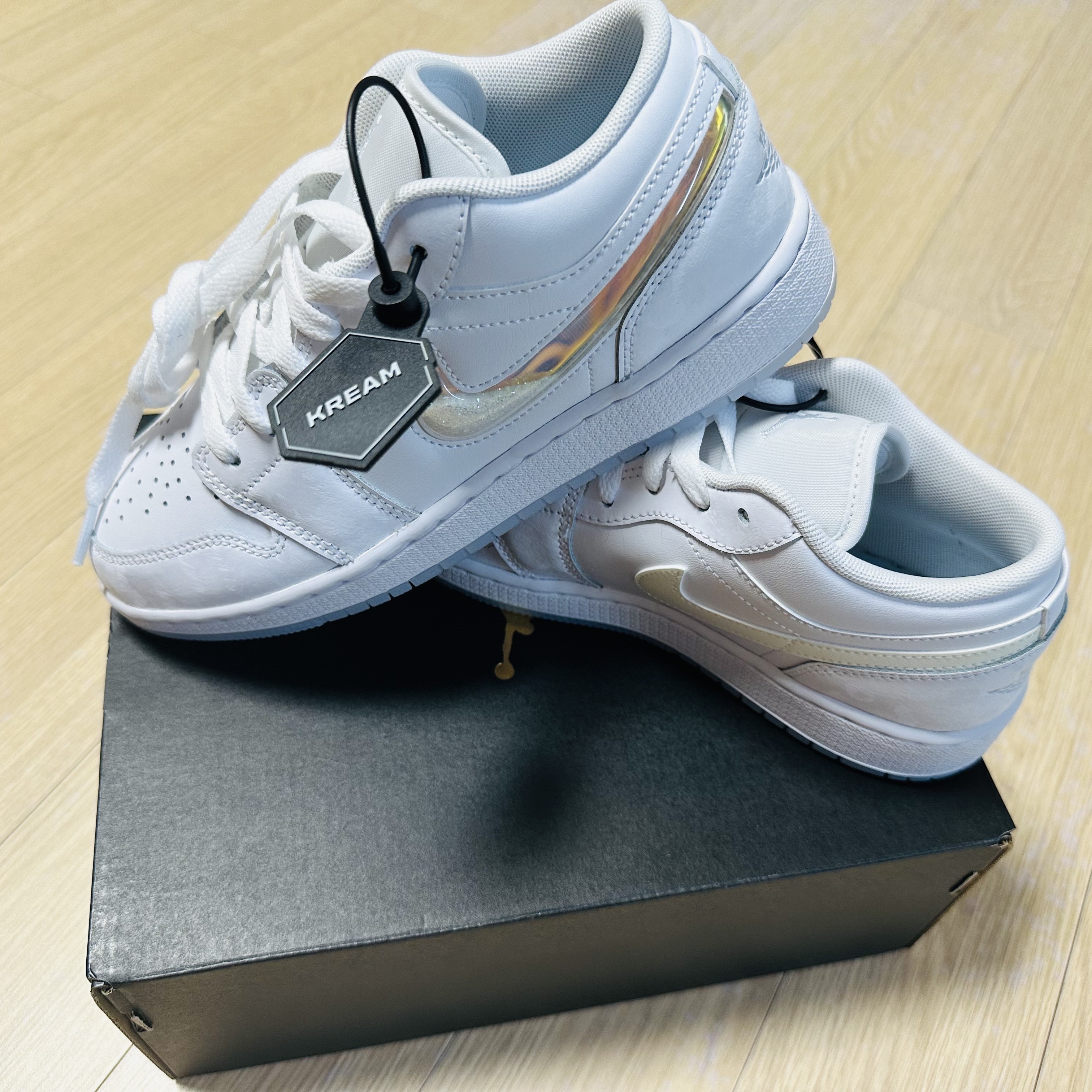 (GS) Jordan 1 Low SE White Ice Blue 착용 스타일 - 3