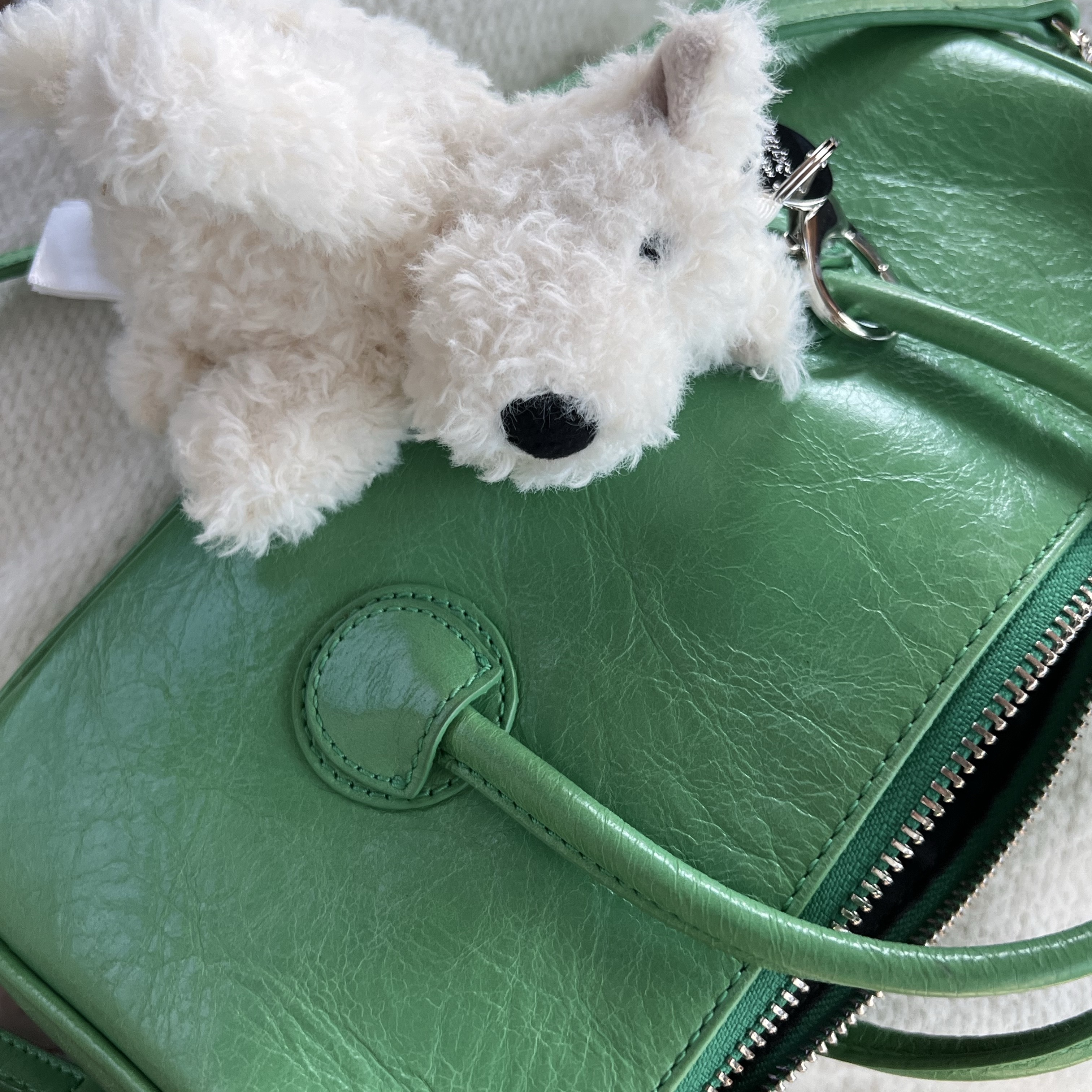 Jellycat Munro Scottie Dog Bag Charm Cream 착용 스타일