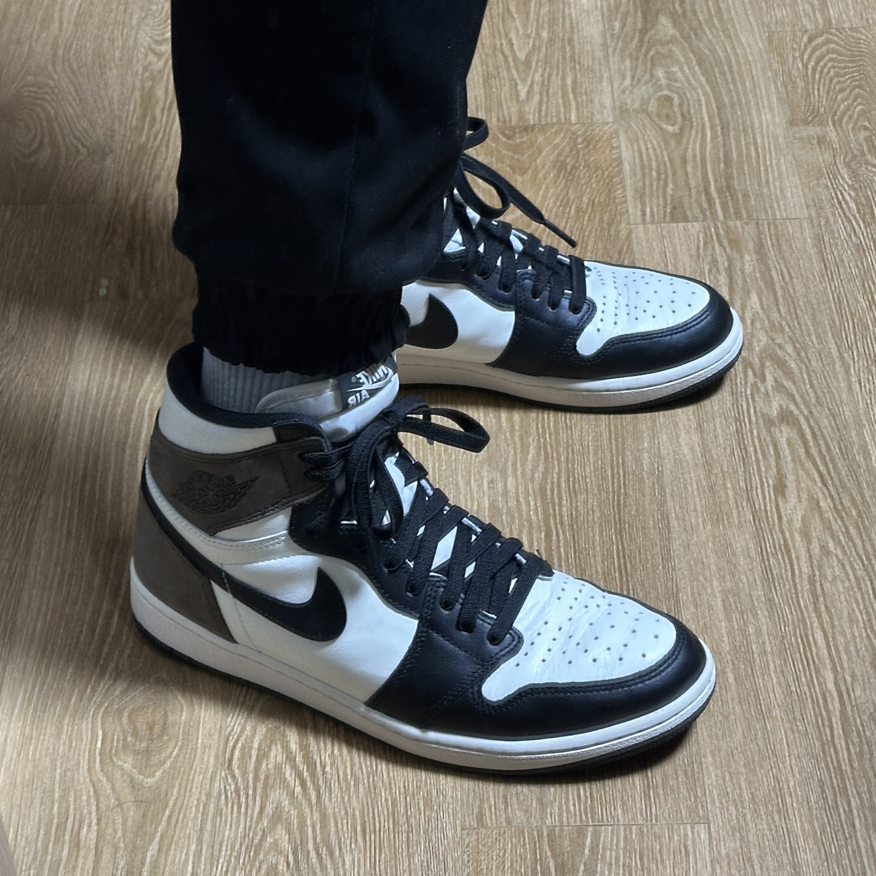 Jordan 1 Retro High OG Black Mocha 착용 스타일