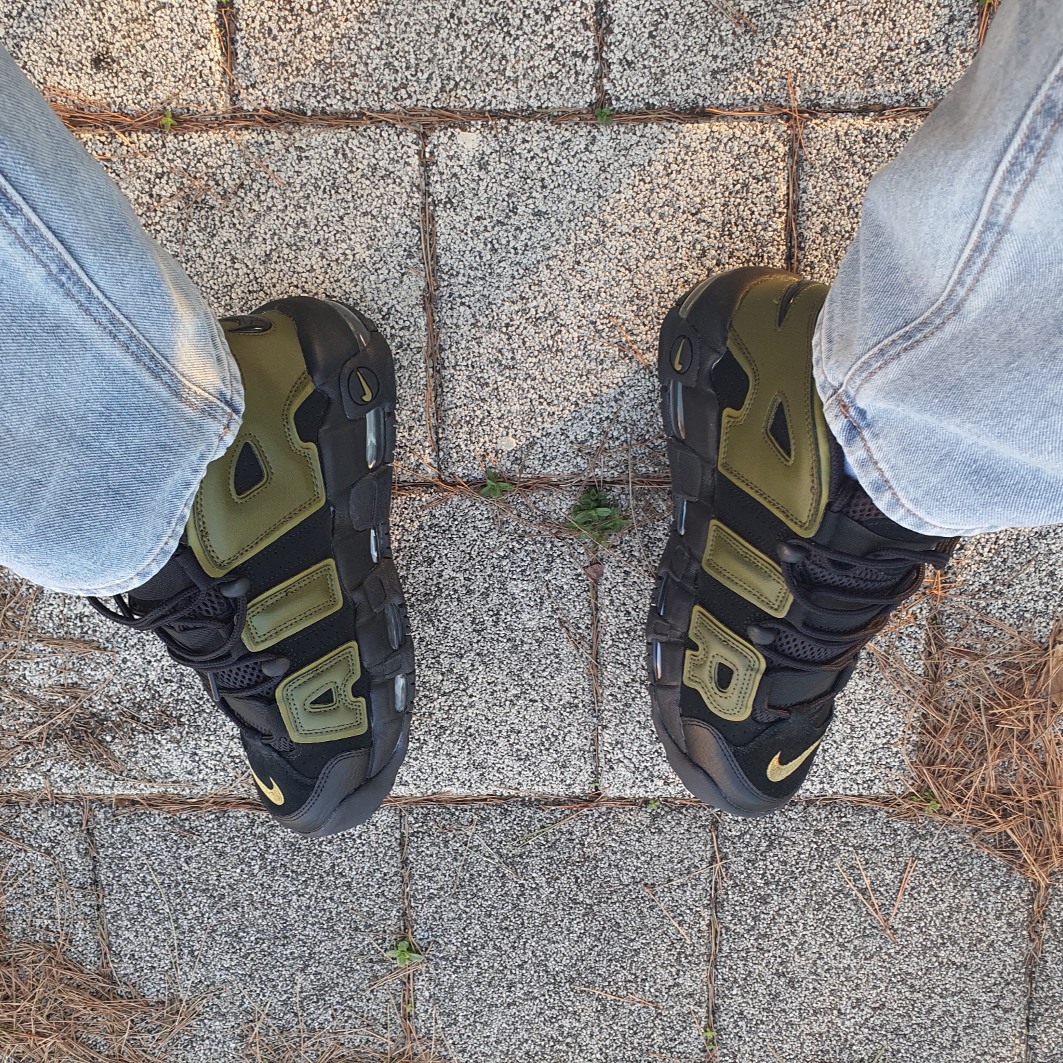 Nike Air More Uptempo 96 Rough Green 착용 스타일