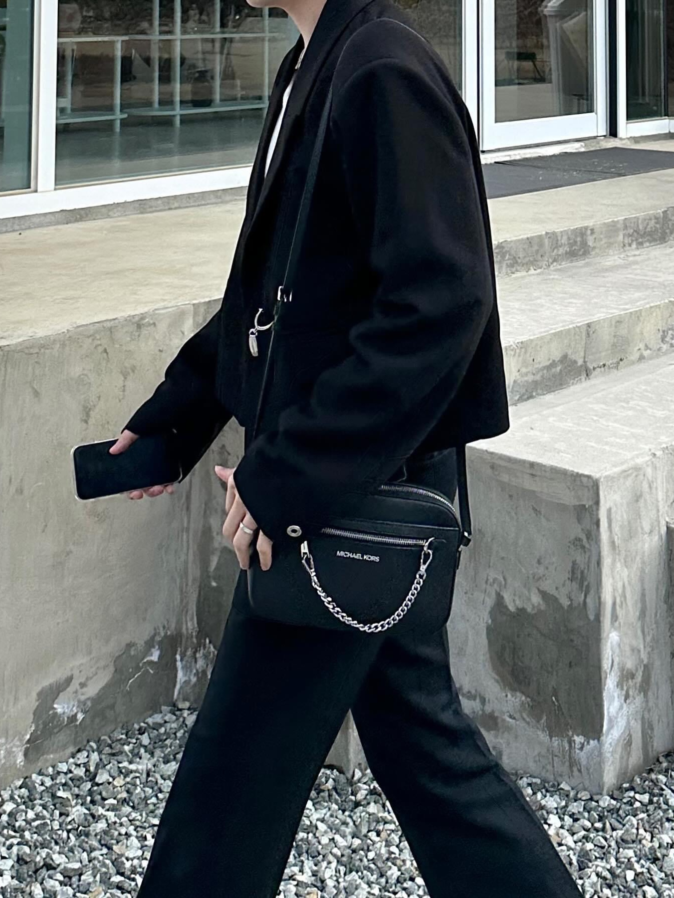 Jacquemus La Chaine Signature Logo Chain Necklace Silver 착용 스타일 - 7
