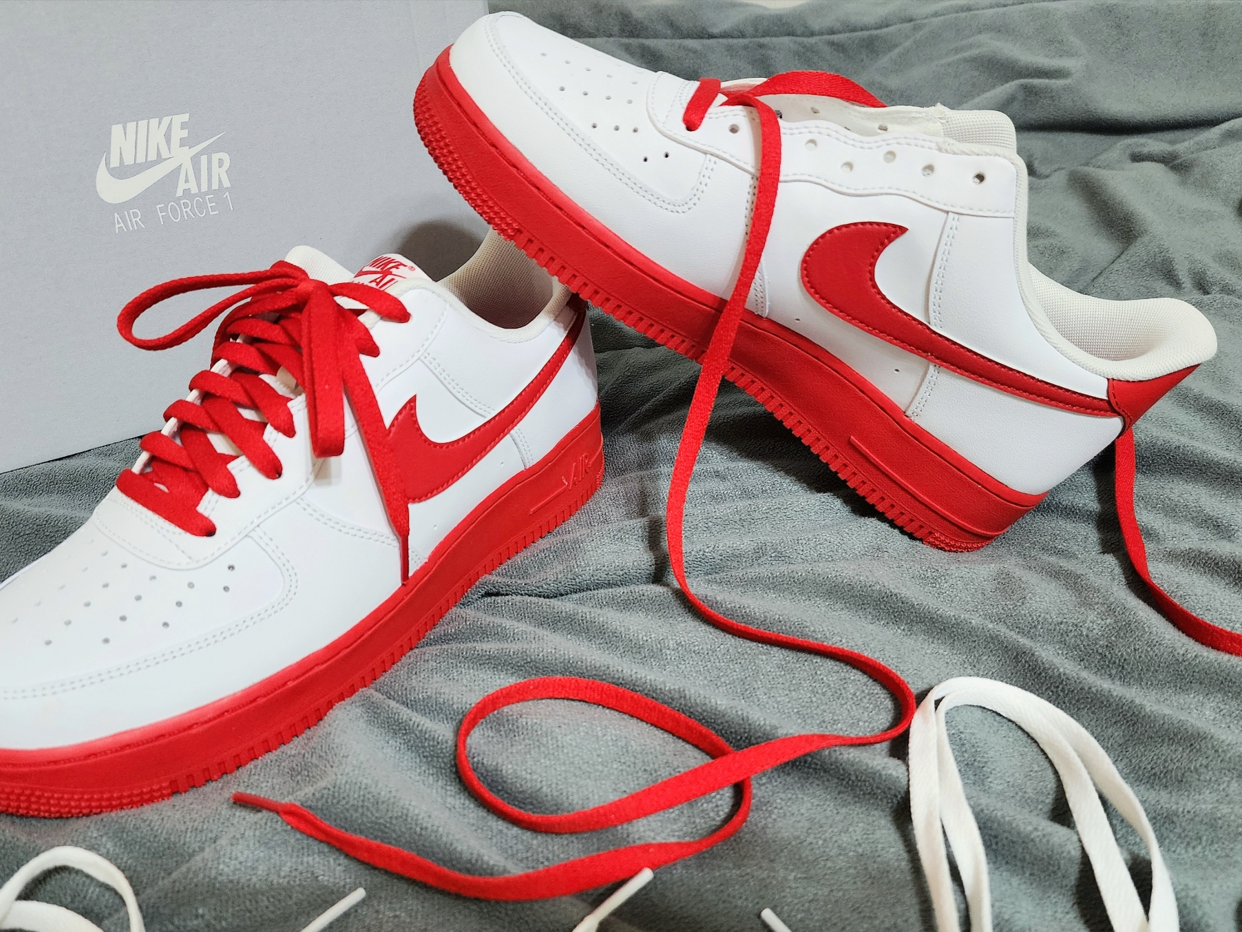Nike Air Force 1 Low White Red Midsole 착용 스타일 - 2