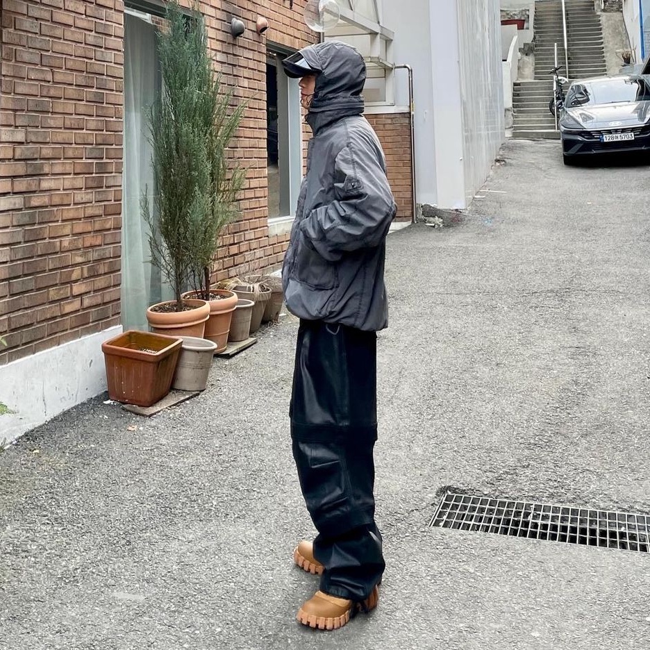 Farfromwhat Far Layered Work Pants Coated Black, Timberland x Humberto Leon 6 Inch Boot Wheat Nubuck - Medium 착용 스타일 - 2