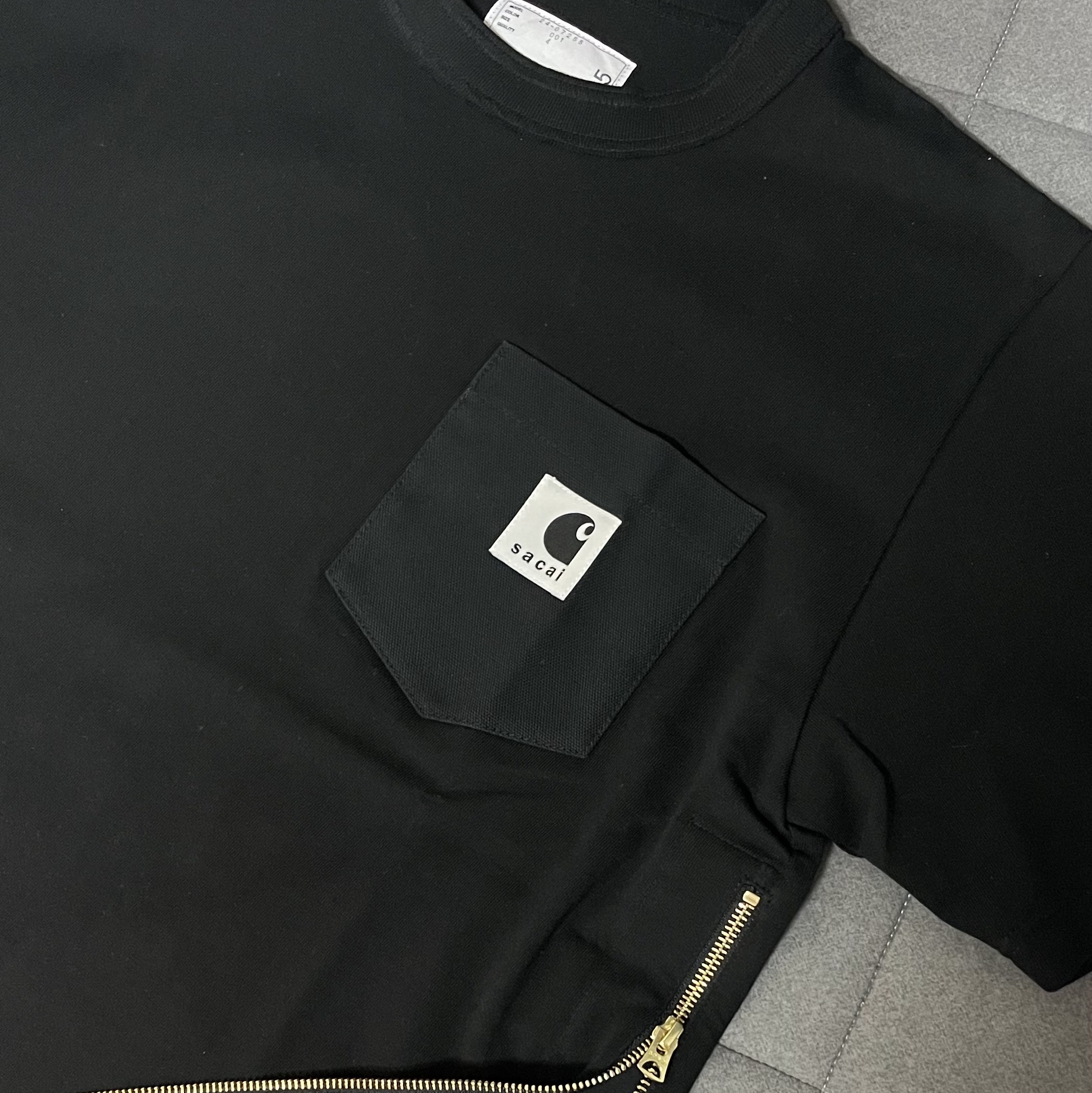 Sacai x Carhartt WIP T-Shirt Black 착용 스타일