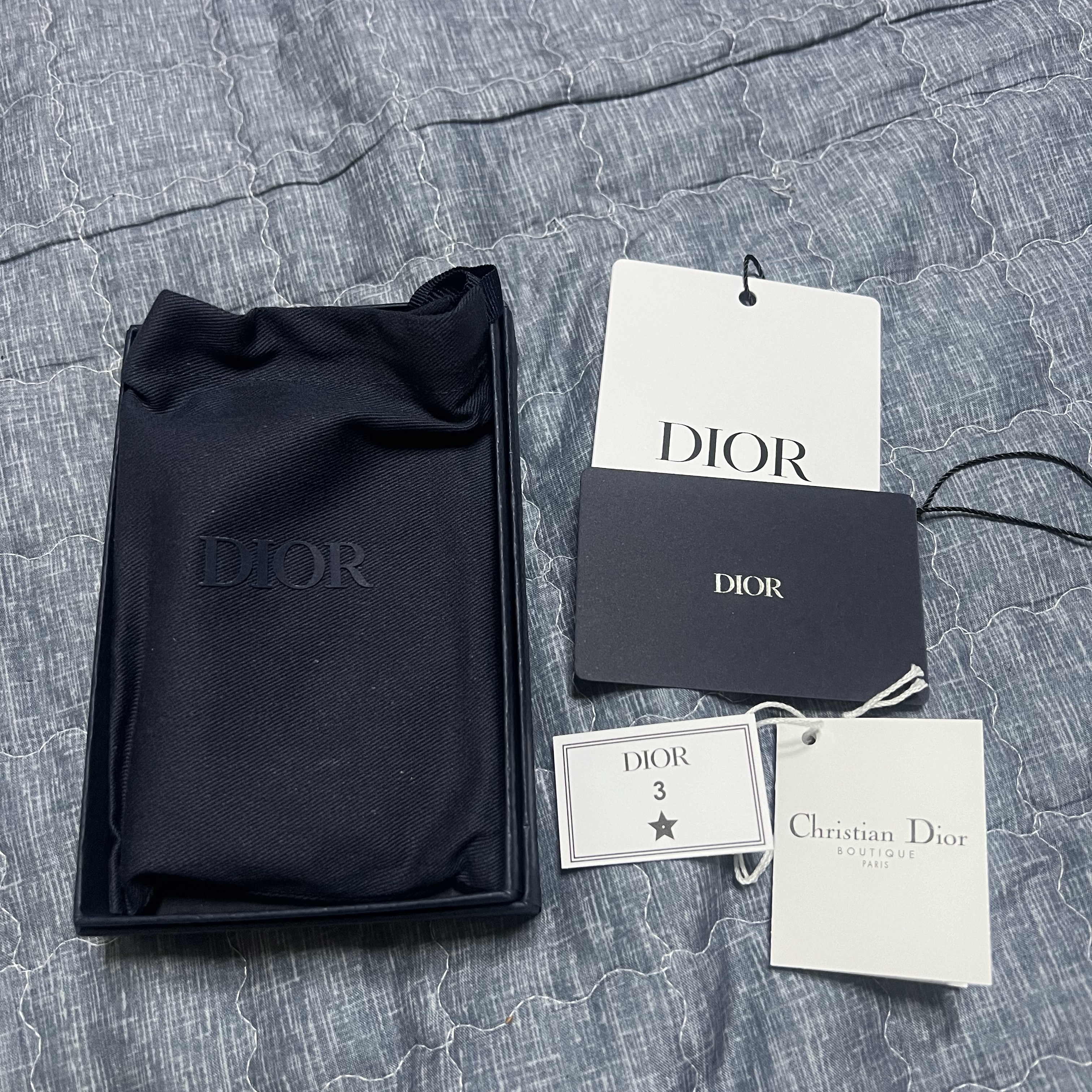 Dior Bi-Fold Card Holder Beige & Black Dior Oblique Jacquard 착용 스타일 - 3