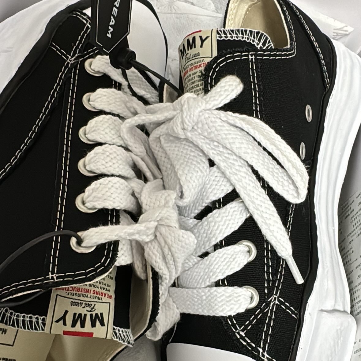 Maison Mihara Yasuhiro Peterson OG Sole Canvas Low Sneakers Black 착용 스타일
