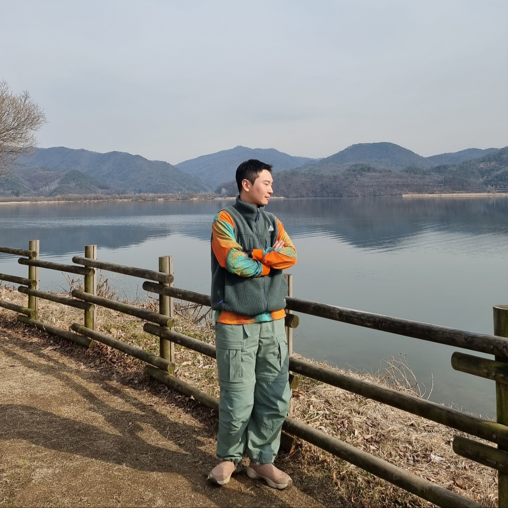 Nike ACG Allover Print Long Sleeve T-Shirt Tour Yellow - US/EU, Nike ACG Smith Summit Cargo Pants Clay Green - Asia 착용 스타일