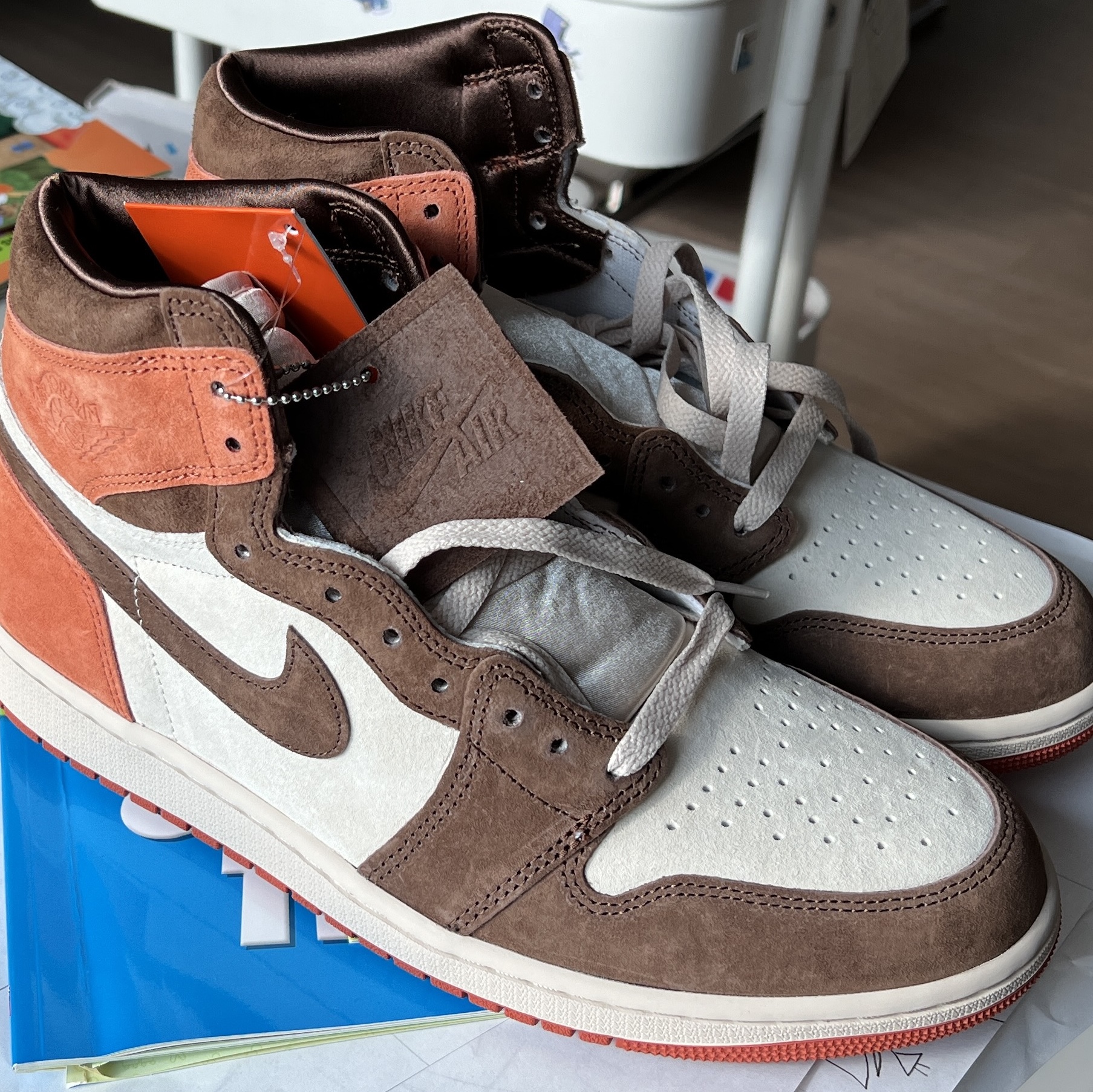 (W) Jordan 1 Retro High OG SP Cacao Wow Sanddrift 착용 스타일 - 1
